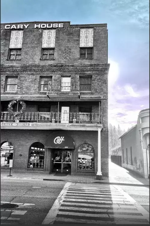 Winter, Facade/Entrance in Historic Cary House Hotel