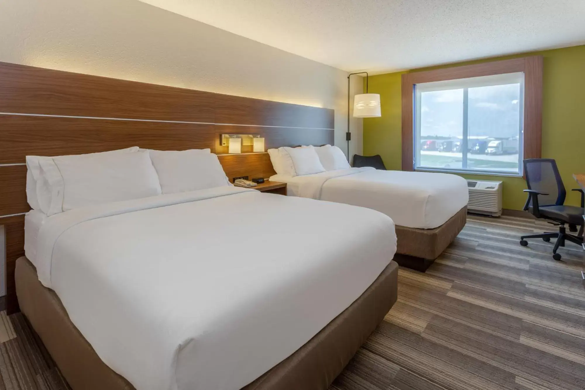 Bedroom, Bed in Holiday Inn Express & Suites Vandalia, an IHG Hotel