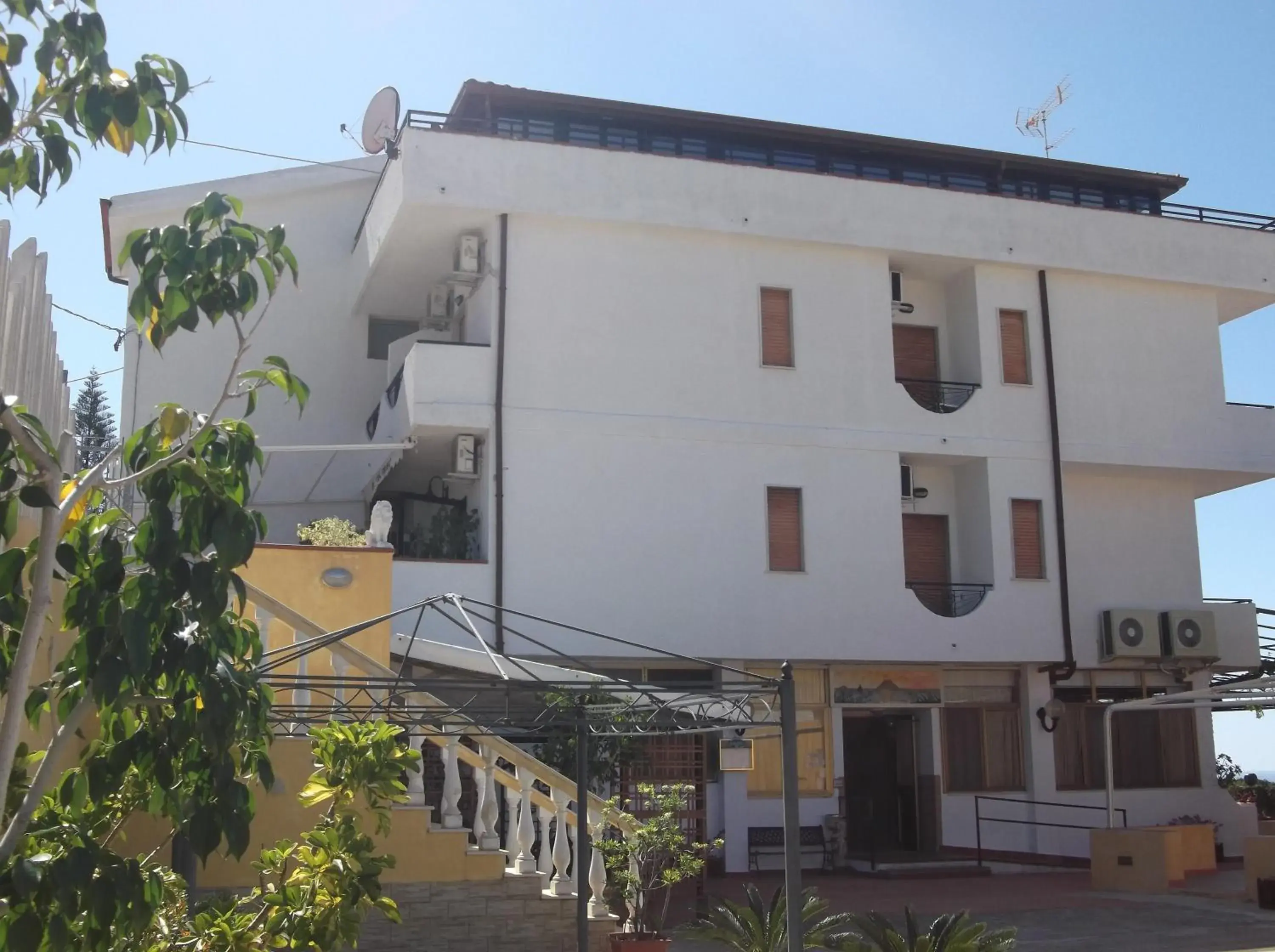 Facade/entrance, Property Building in Hotel Il Vulcano