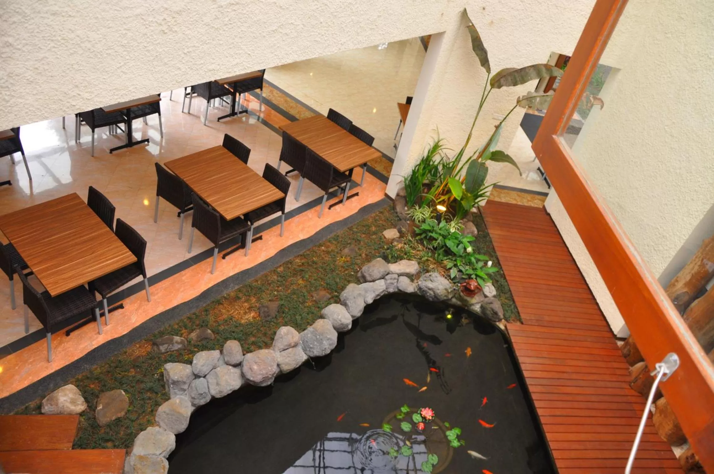 Restaurant/places to eat in The Batu Hotel & Villas