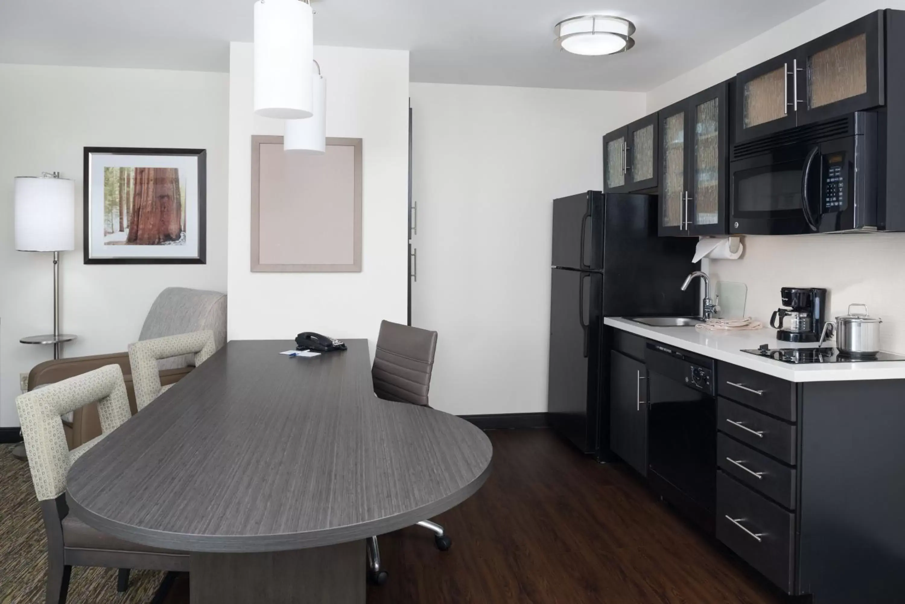 Photo of the whole room, Kitchen/Kitchenette in Candlewood Suites Olympia - Lacey, an IHG Hotel