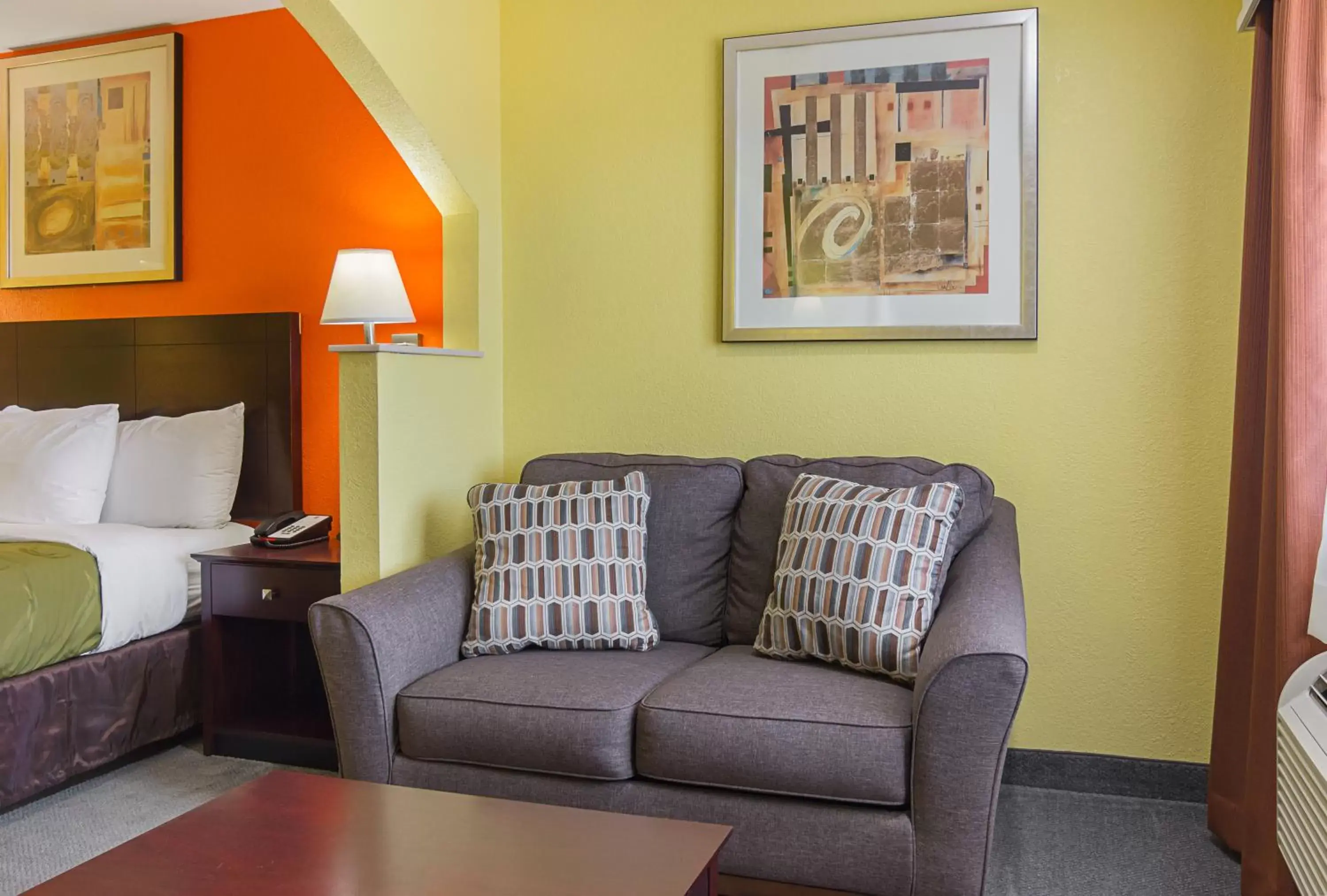 Seating Area in Quality Inn Carthage