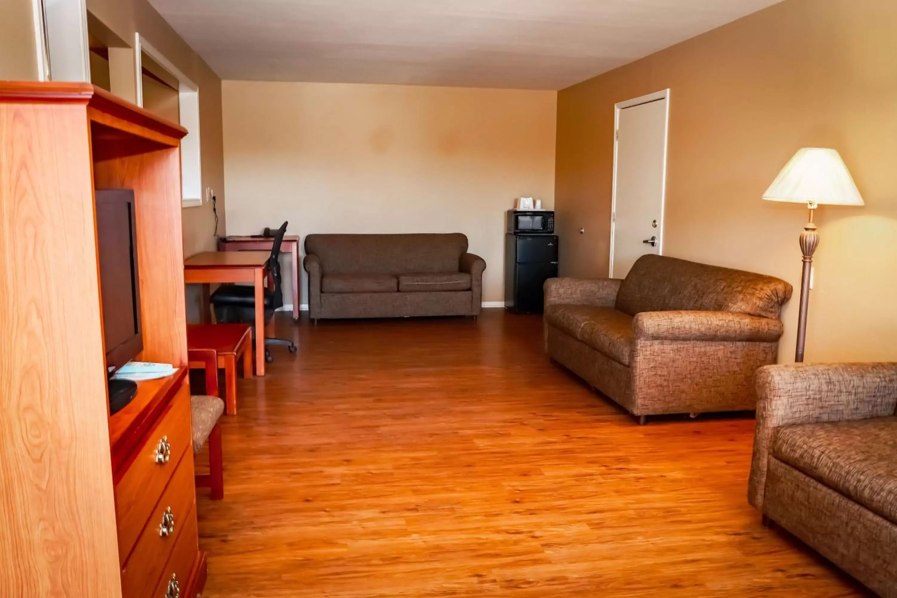 King Suite with One King Bed and Two Sofa Beds - Non-Smoking in SureStay Hotel by Best Western Sonora King Suite with One King Bed and Two Sofa Beds - Non-Smoking in SureStay Hotel by Best Western Sonora