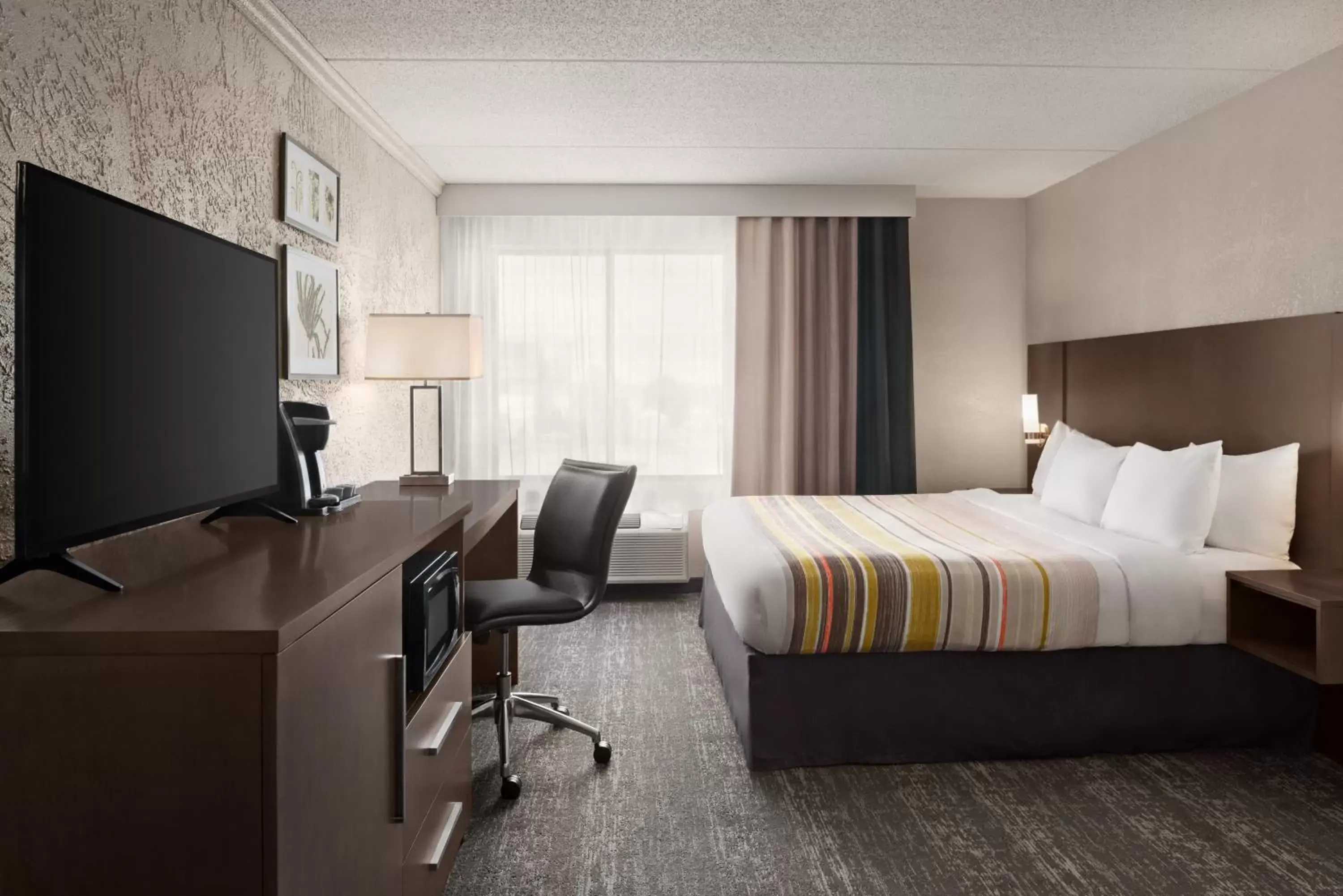 TV and multimedia, TV/Entertainment Center in Country Inn & Suites by Radisson, Mt. Pleasant-Racine West, WI