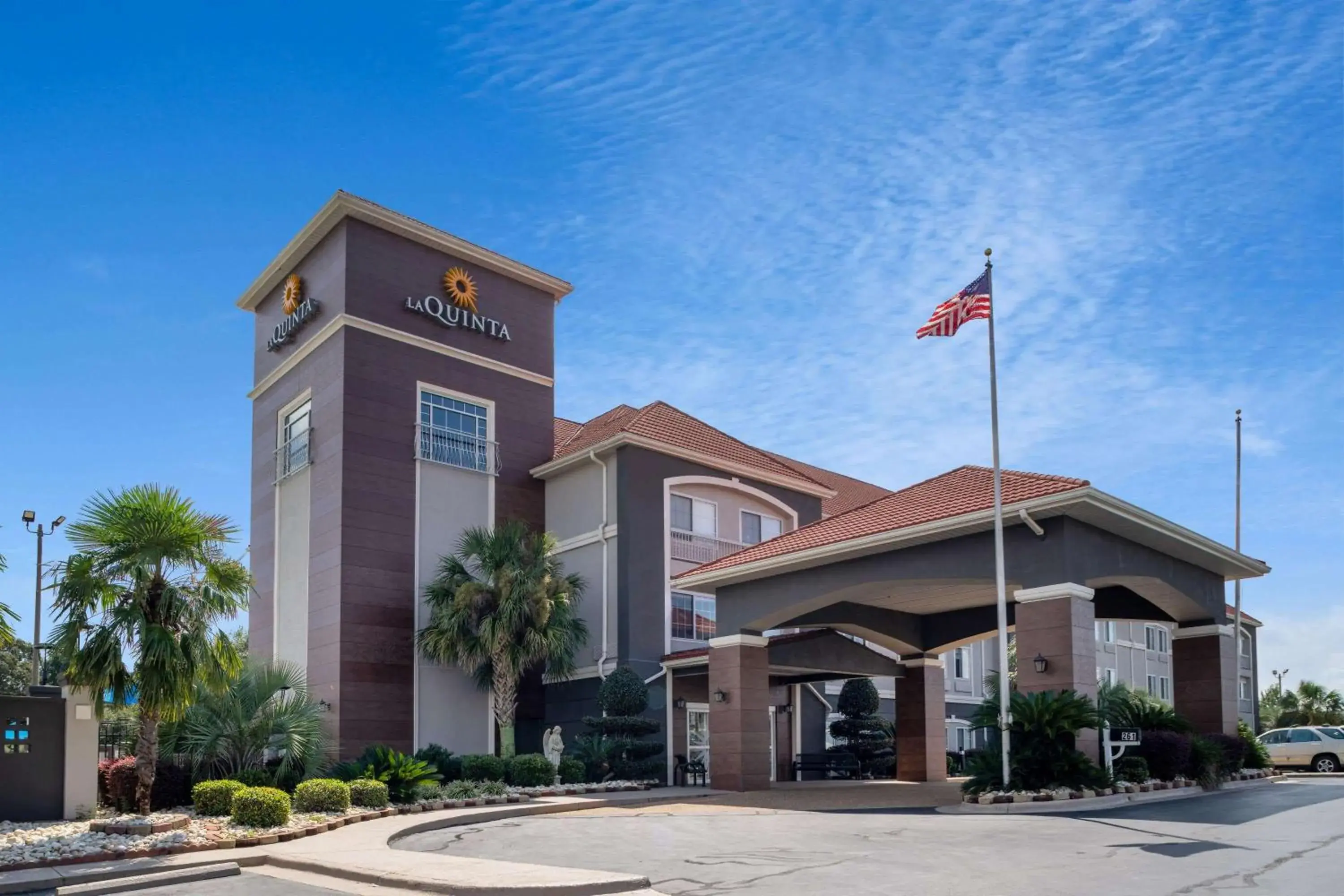 Property Building in La Quinta Inn & Suites by Wyndham Prattville