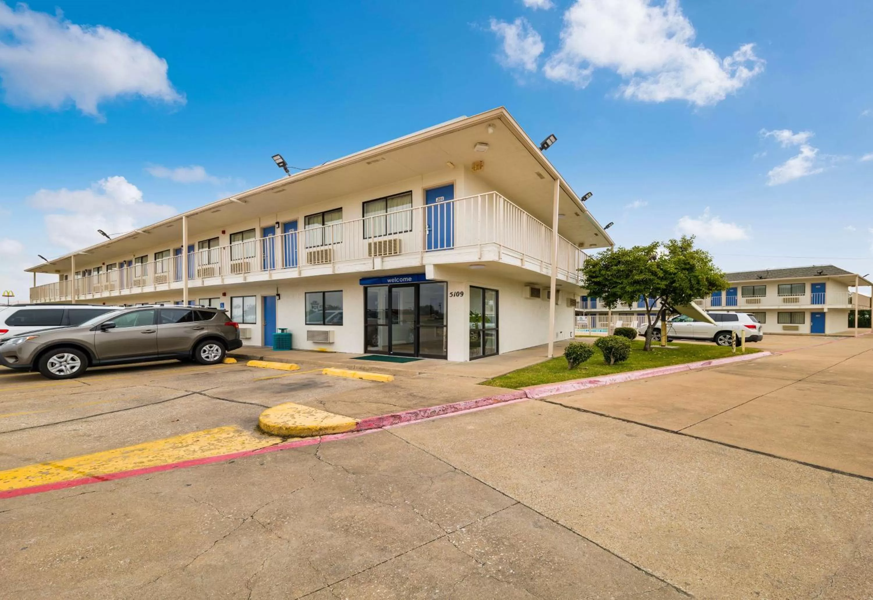 Property building in Motel 6-Greenville, TX