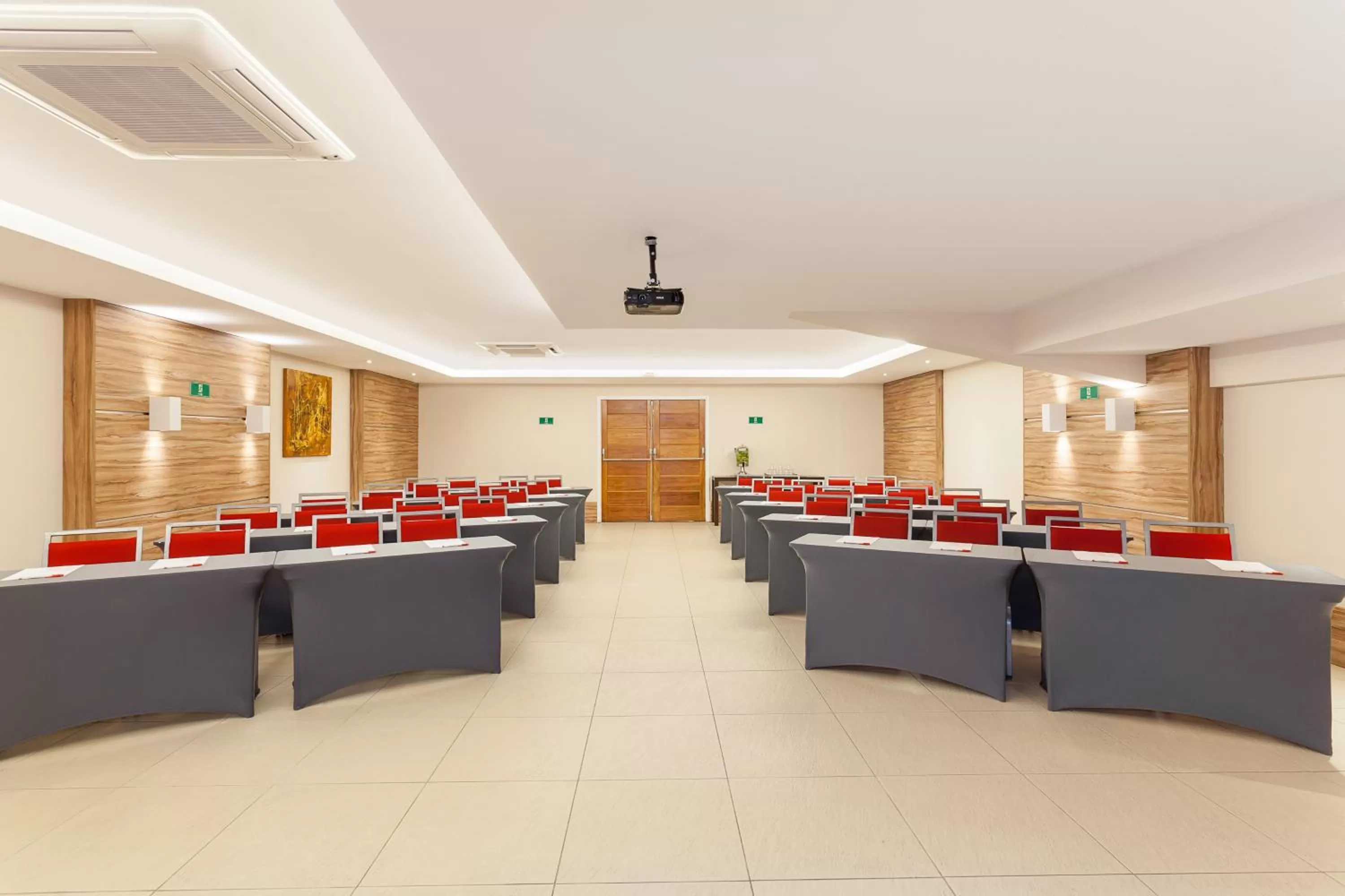 Meeting/conference room in Ramada by Wyndham Macae Hotel & Suites