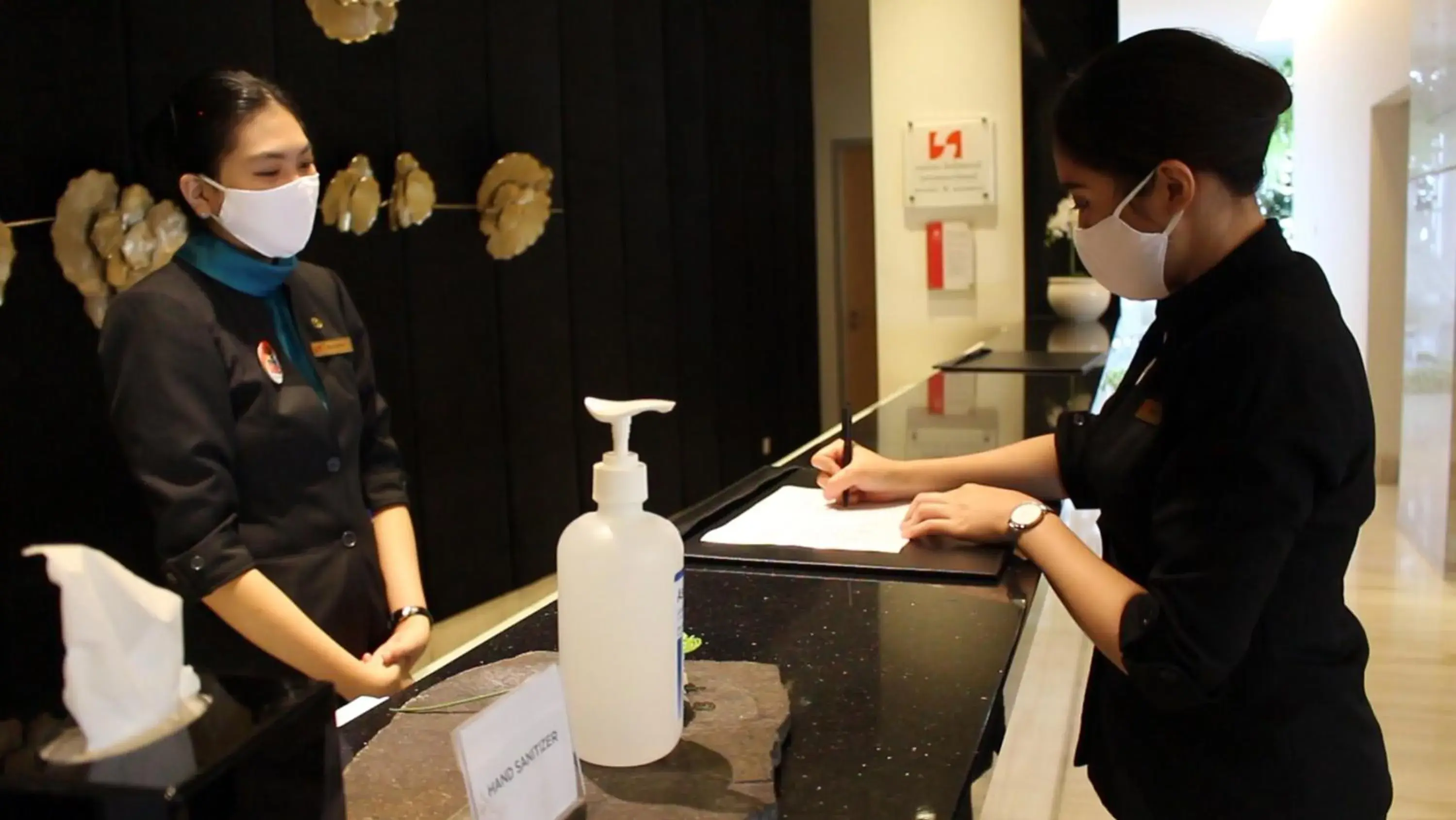 Lobby or reception in Hotel Ciputra Cibubur managed by Swiss-Belhotel International Lobby or reception in Hotel Ciputra Cibubur managed by Swiss-Belhotel International