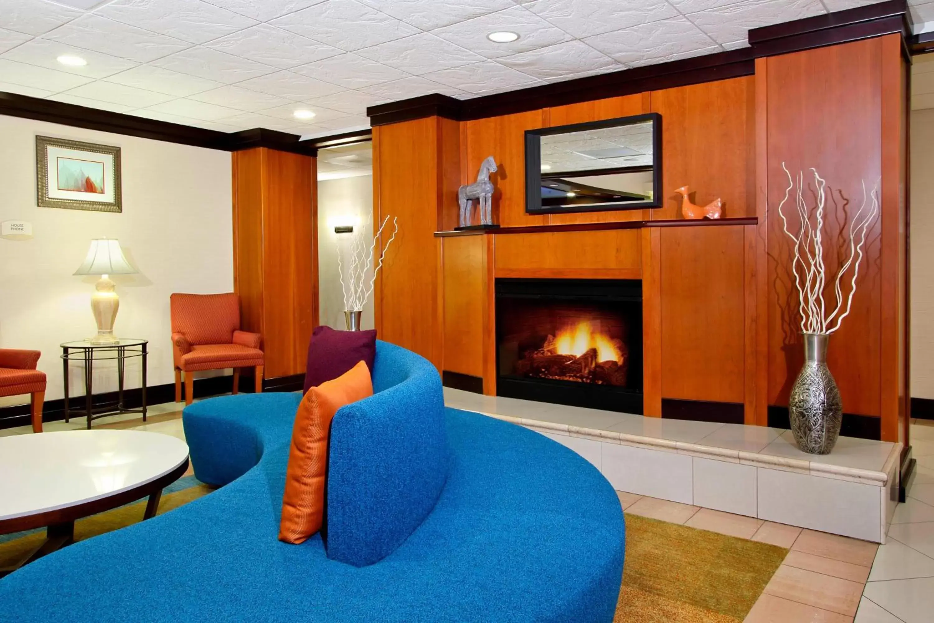 Lobby or reception in Fairfield Inn & Suites by Marriott Fairfield Napa Valley Area