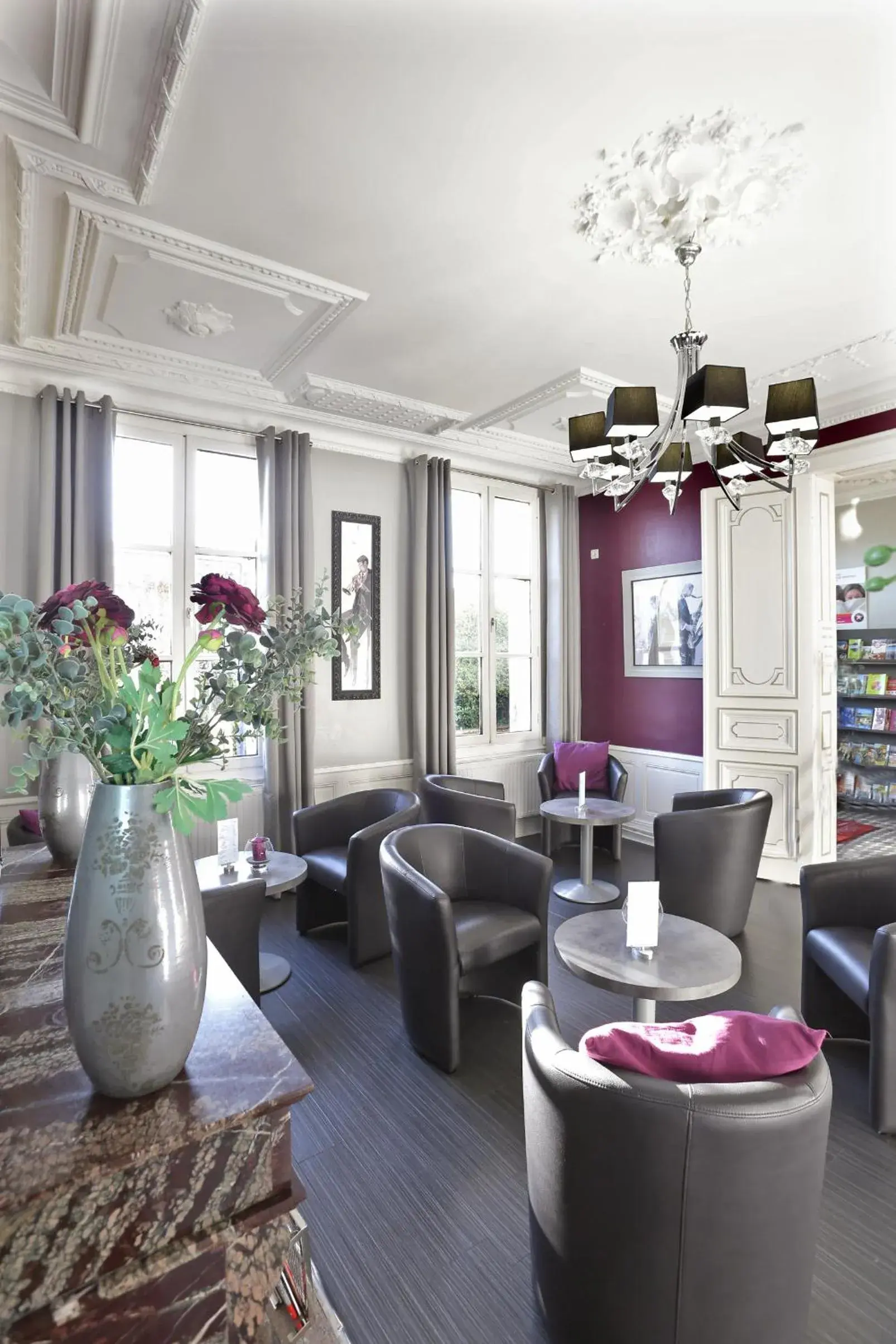 Lounge or bar in Hotel Henri IV