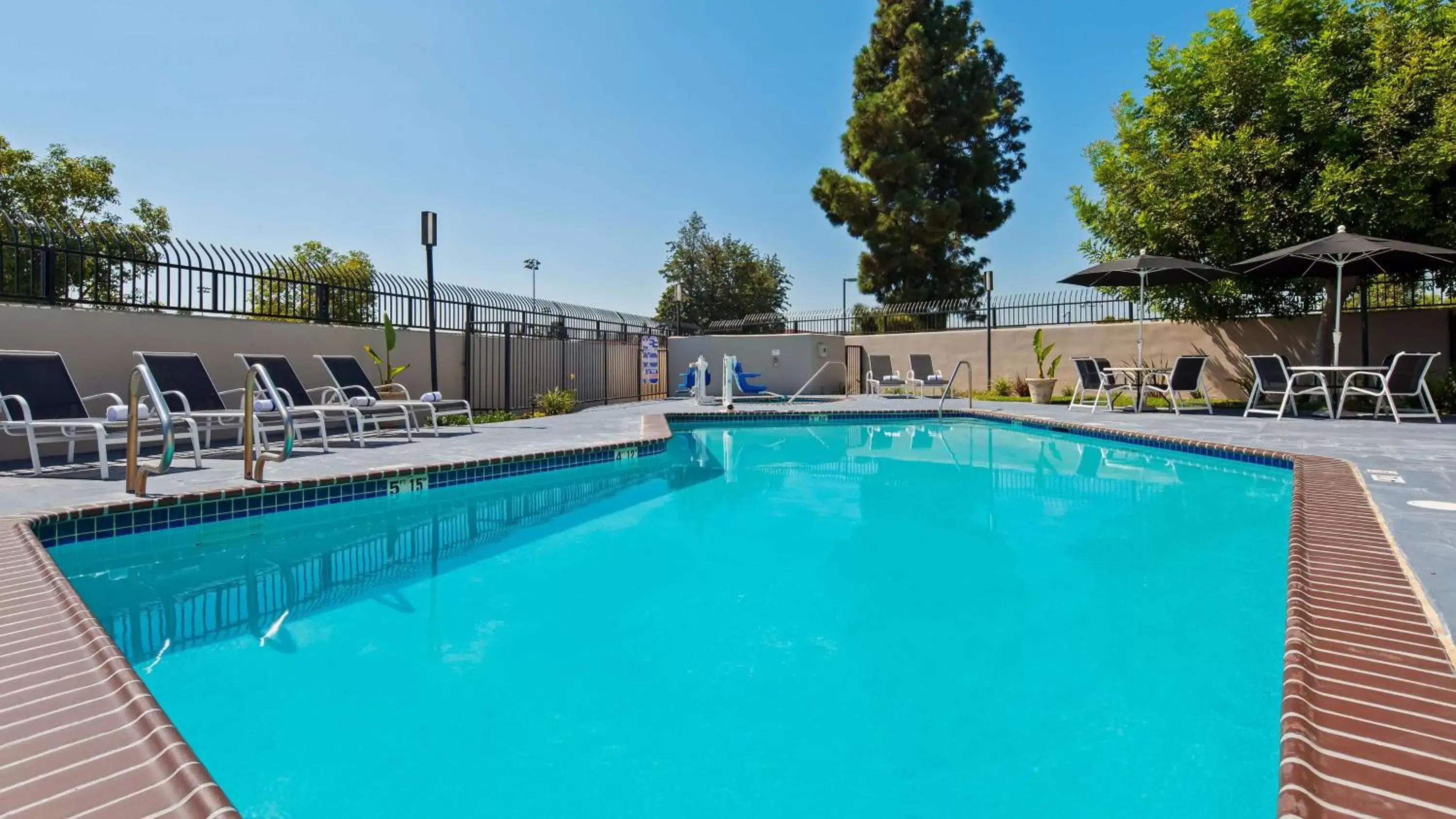 On site, Swimming Pool in Best Western Plus - Anaheim Orange County Hotel