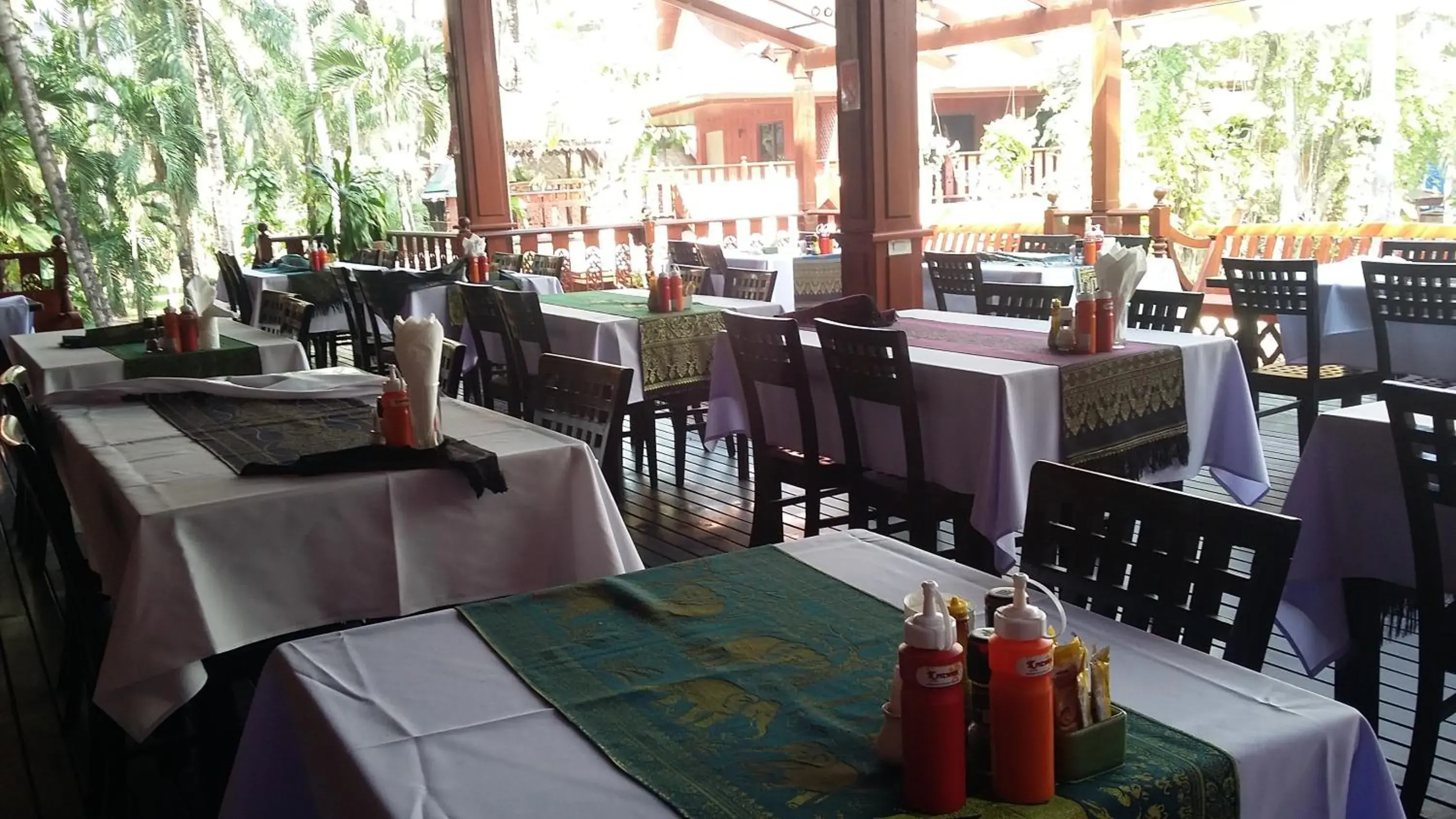 Restaurant/places to eat in Royal Phawadee Village Patong - 2 Minutes walk to the beach Restaurant/places to eat in Royal Phawadee Village Patong - 2 Minutes walk to the beach
