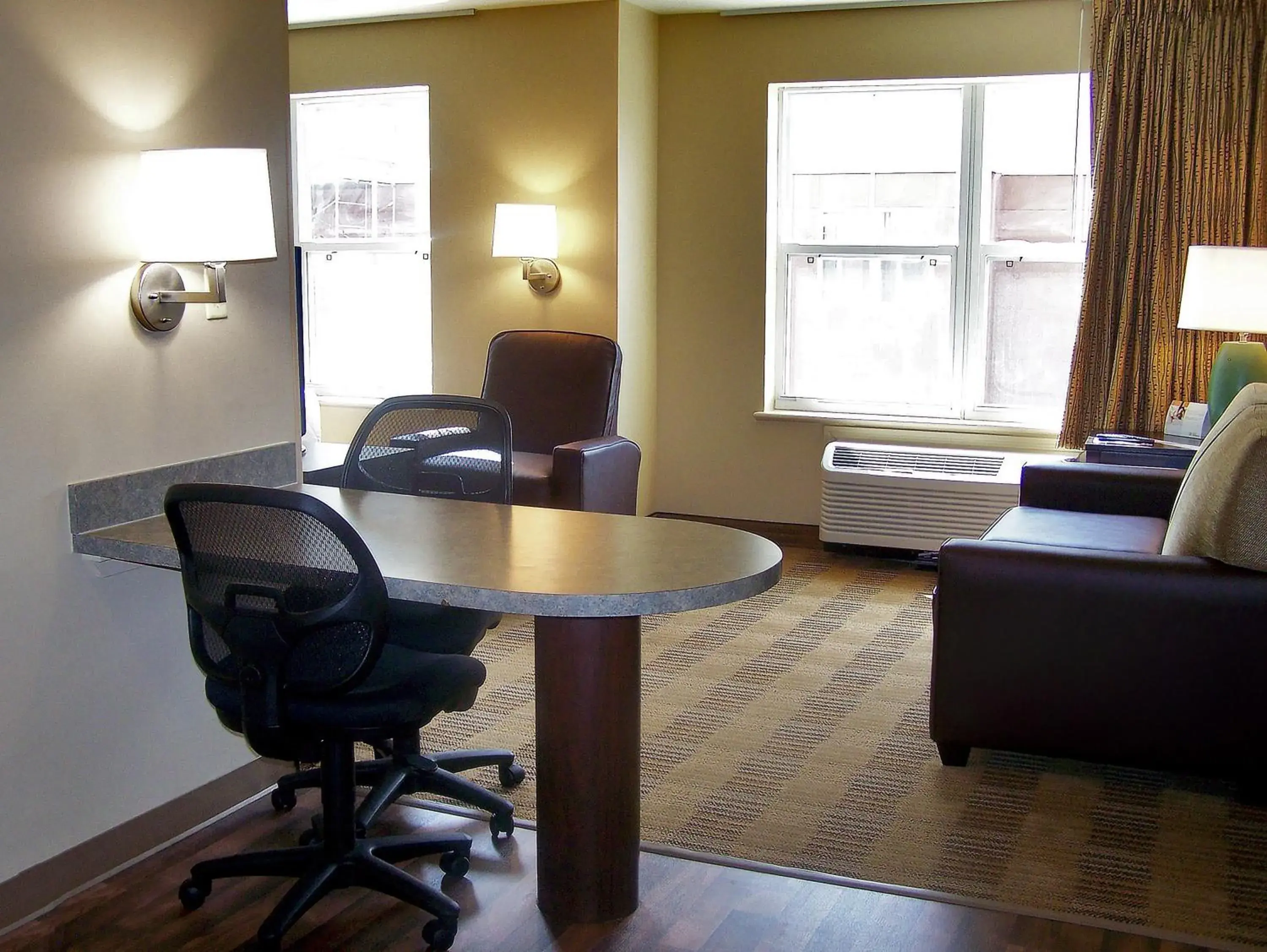 Seating Area in Sonesta Simply Suites Stafford