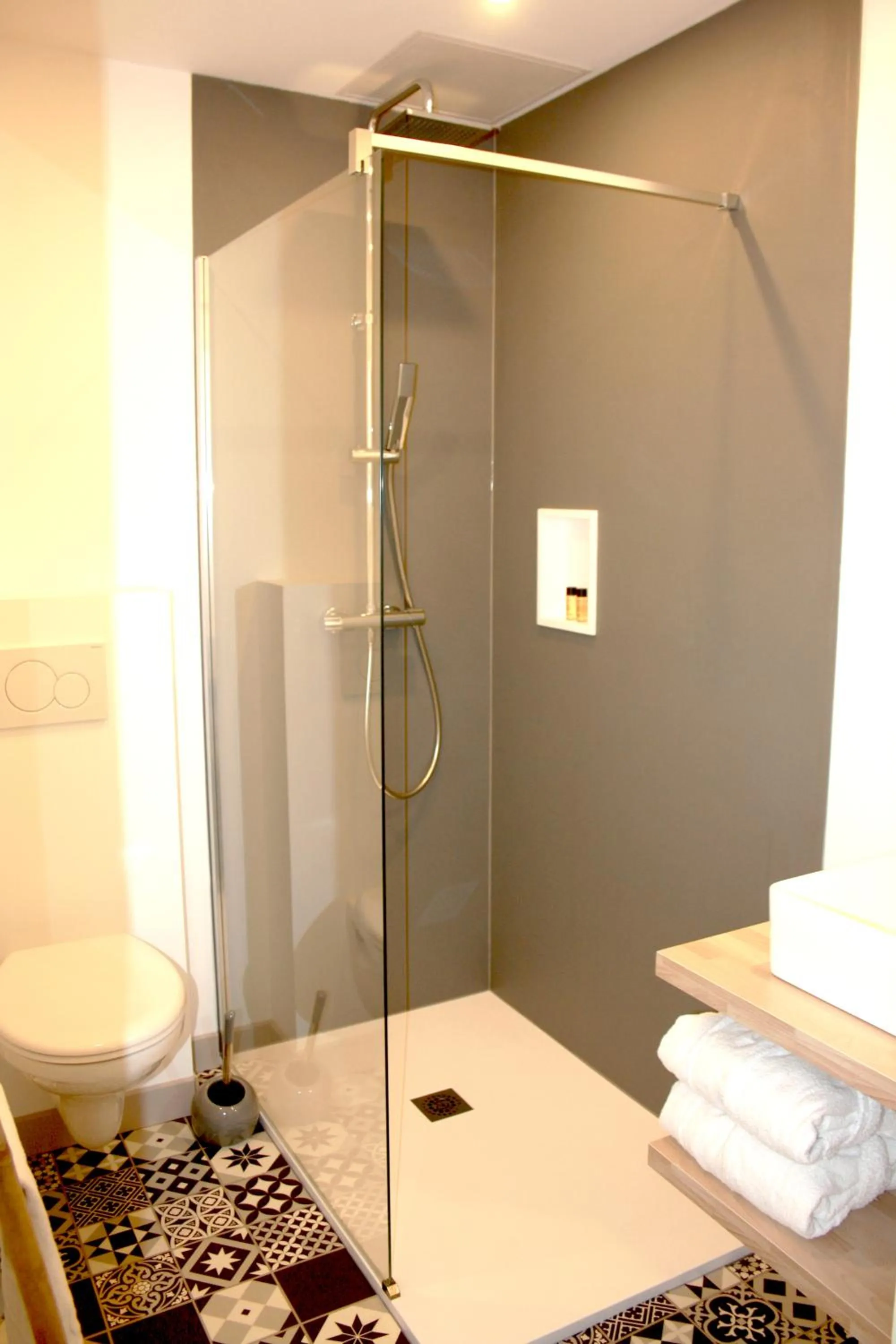 Bathroom in Logis Hôtel Sea View