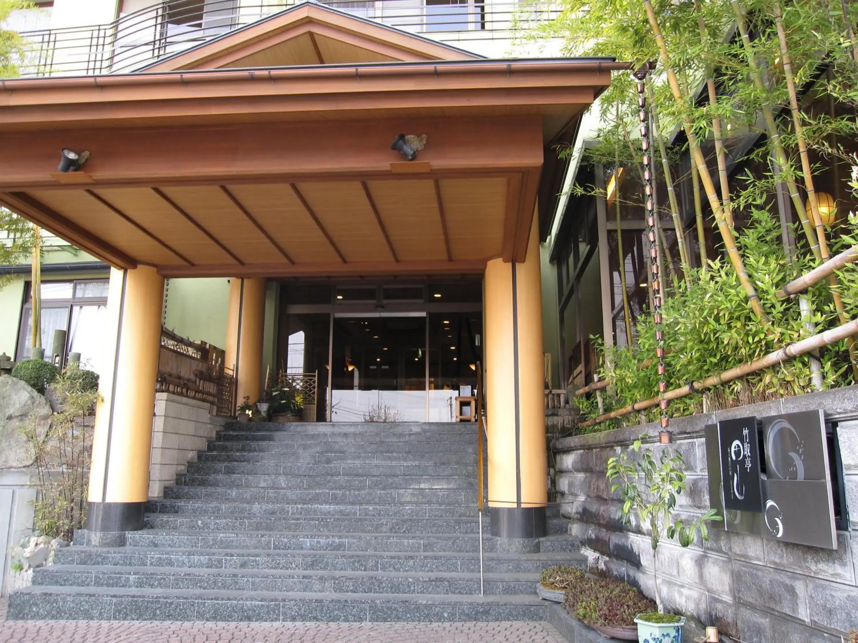 Facade/entrance in Arima Onsen Taketoritei Maruyama Ryokan