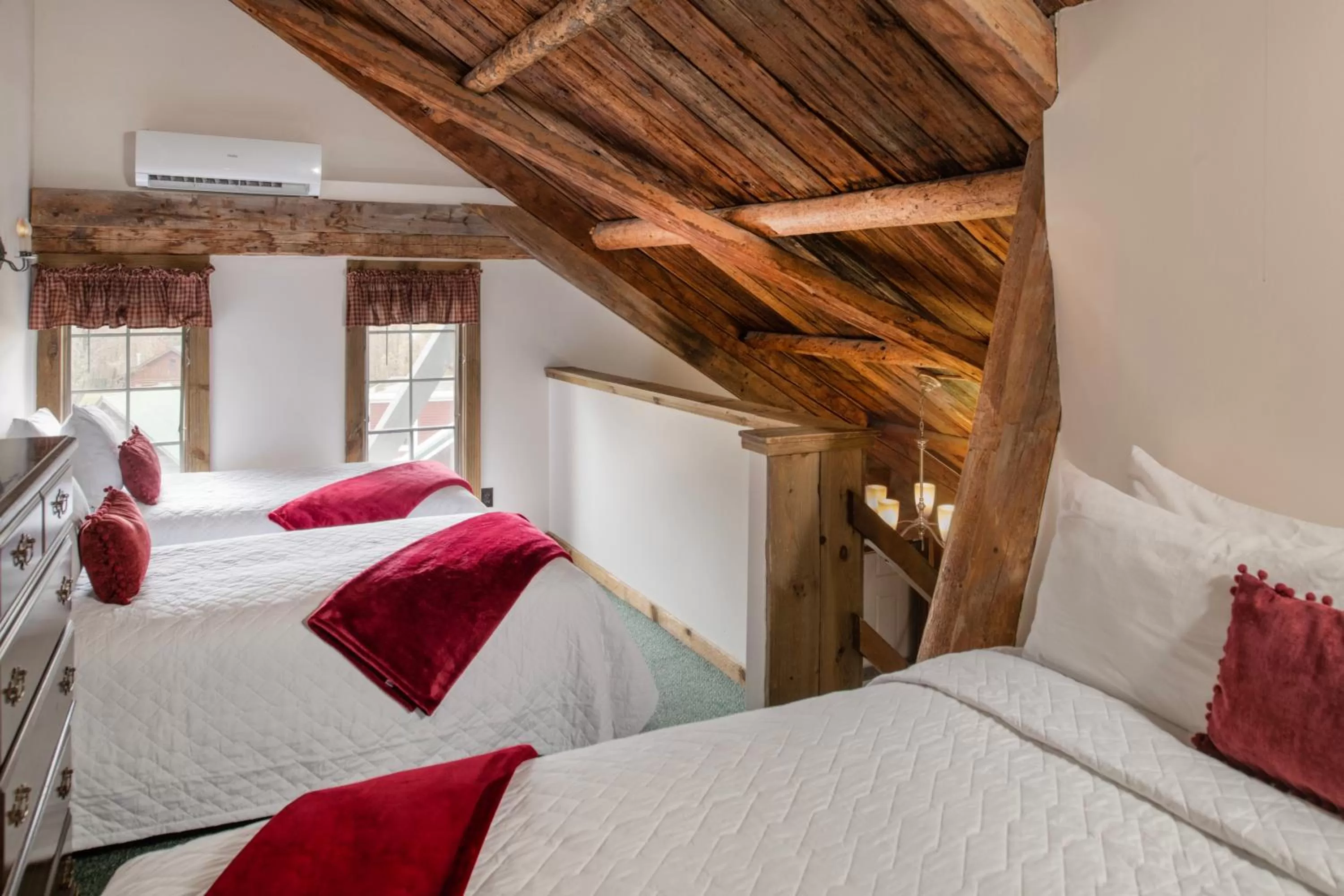 Bedroom, Bed in Christmas Farm Inn and Spa