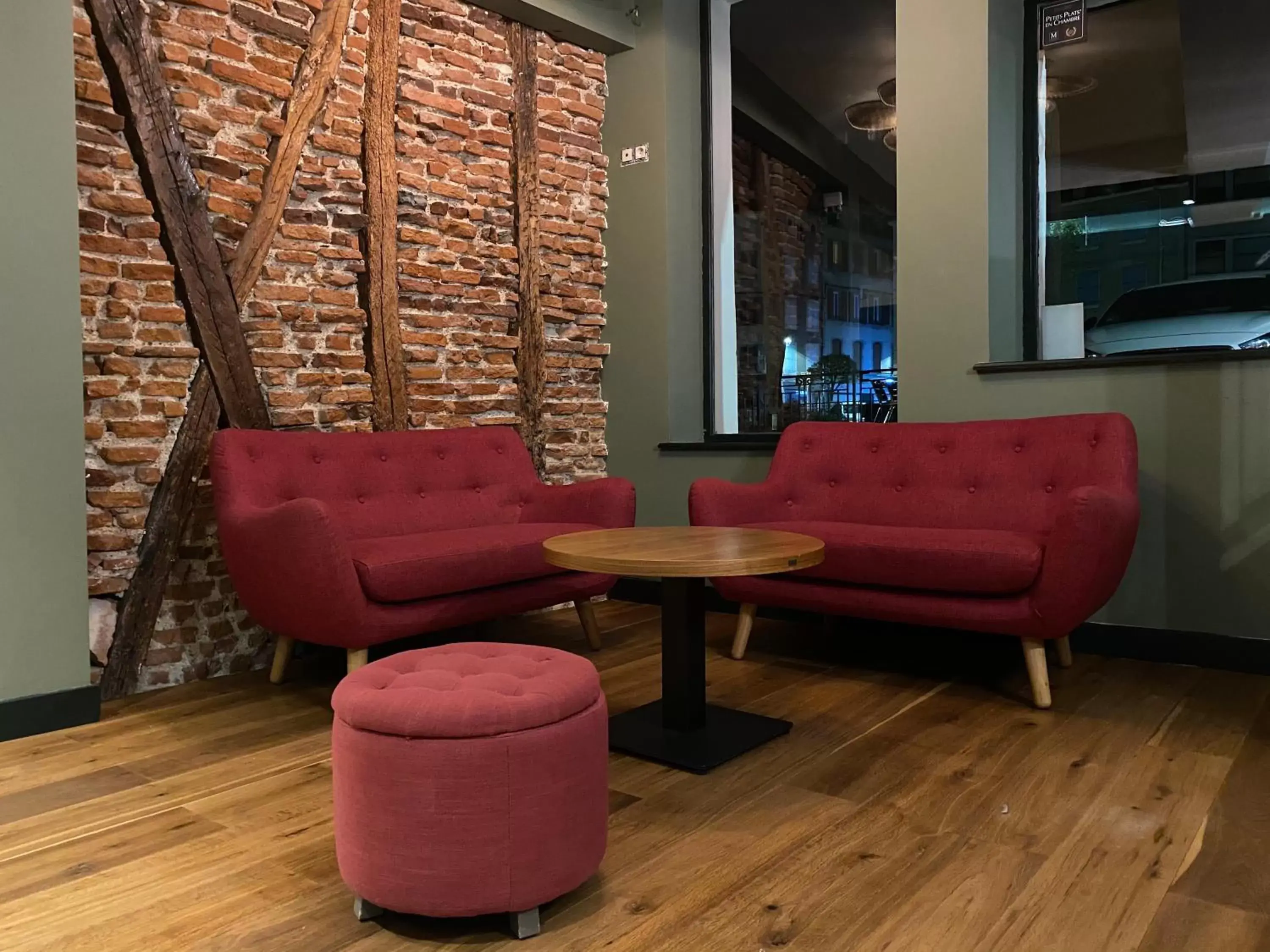 Lounge or bar, Seating Area in Le Miredames Hôtel-Bar