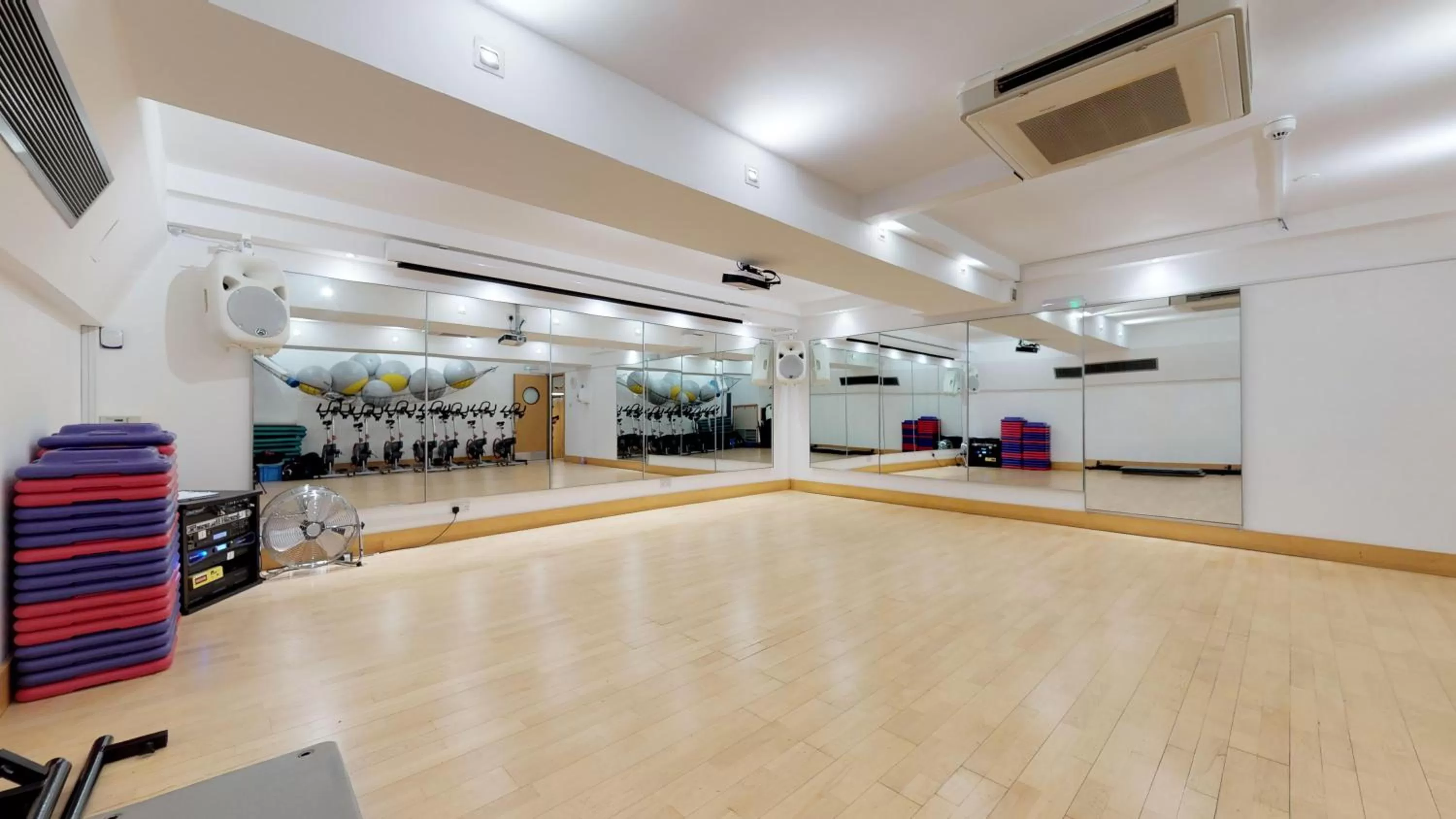 Fitness centre/facilities in Holiday Inn London Kensington High St. by IHG