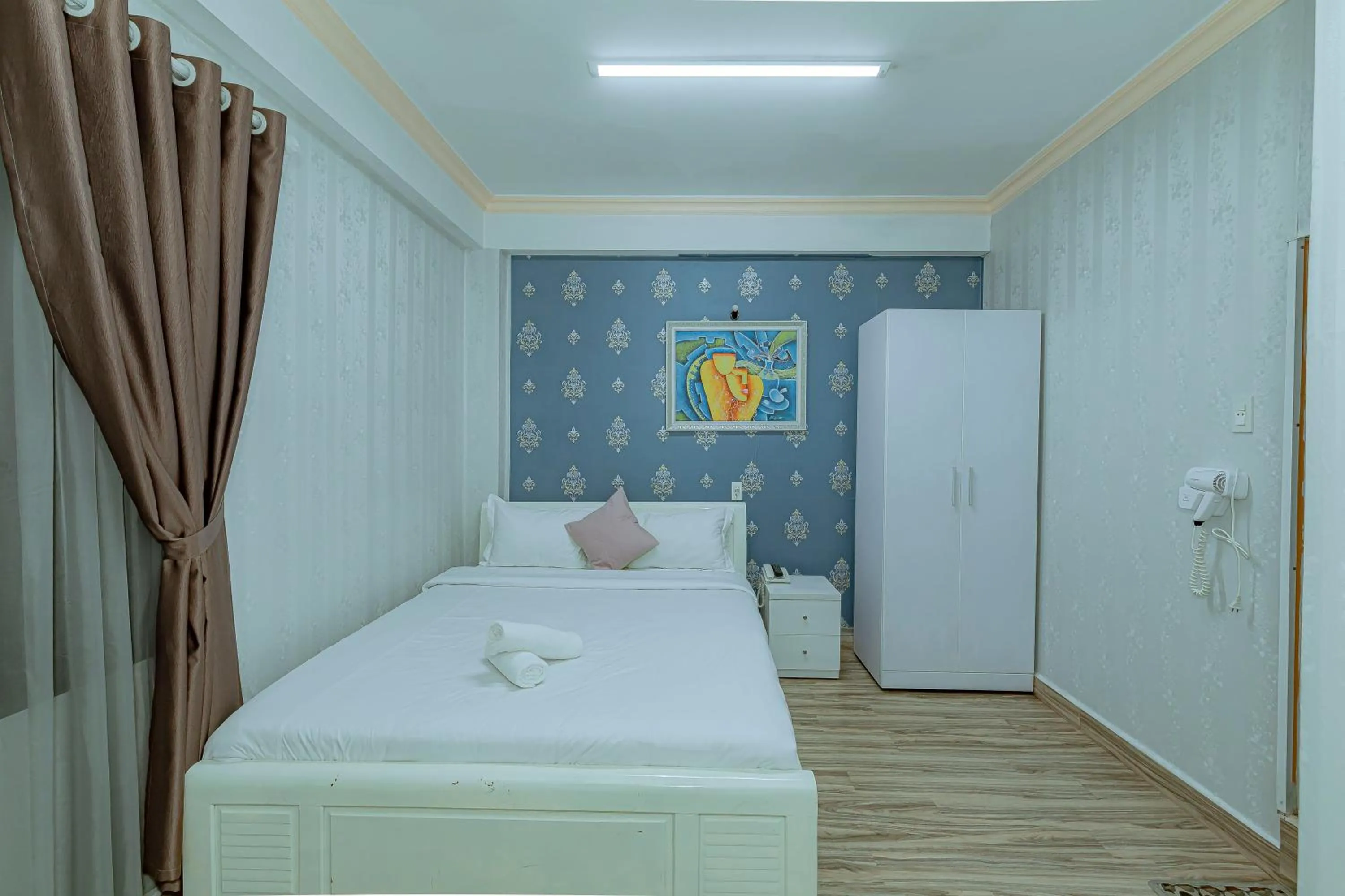 Ken's Backpackers Hotel