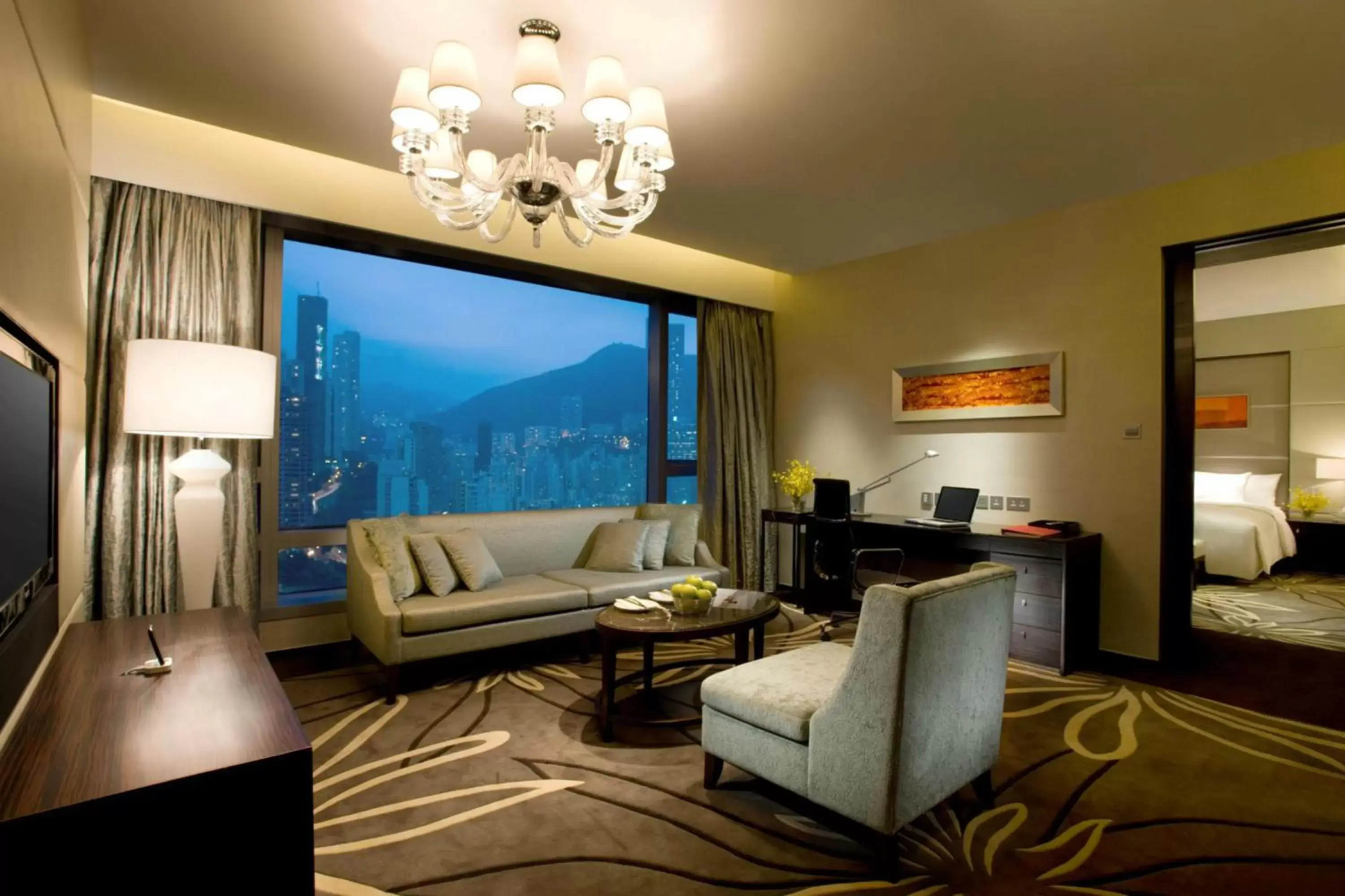 Bedroom, Seating Area in Crowne Plaza Hong Kong Causeway Bay, an IHG Hotel