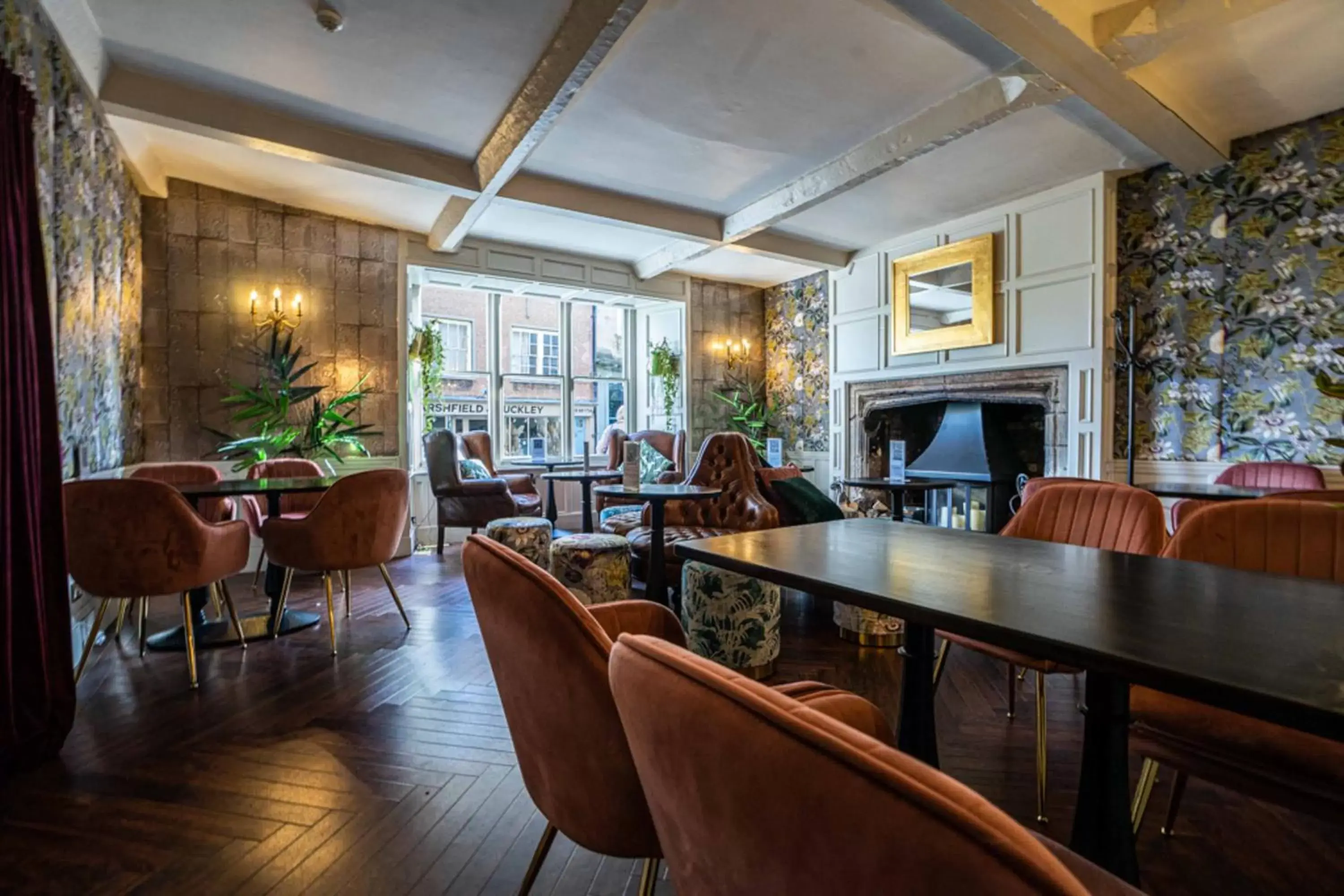 Restaurant/places to eat, Lounge/Bar in The Swan Hotel, Wells, Somerset