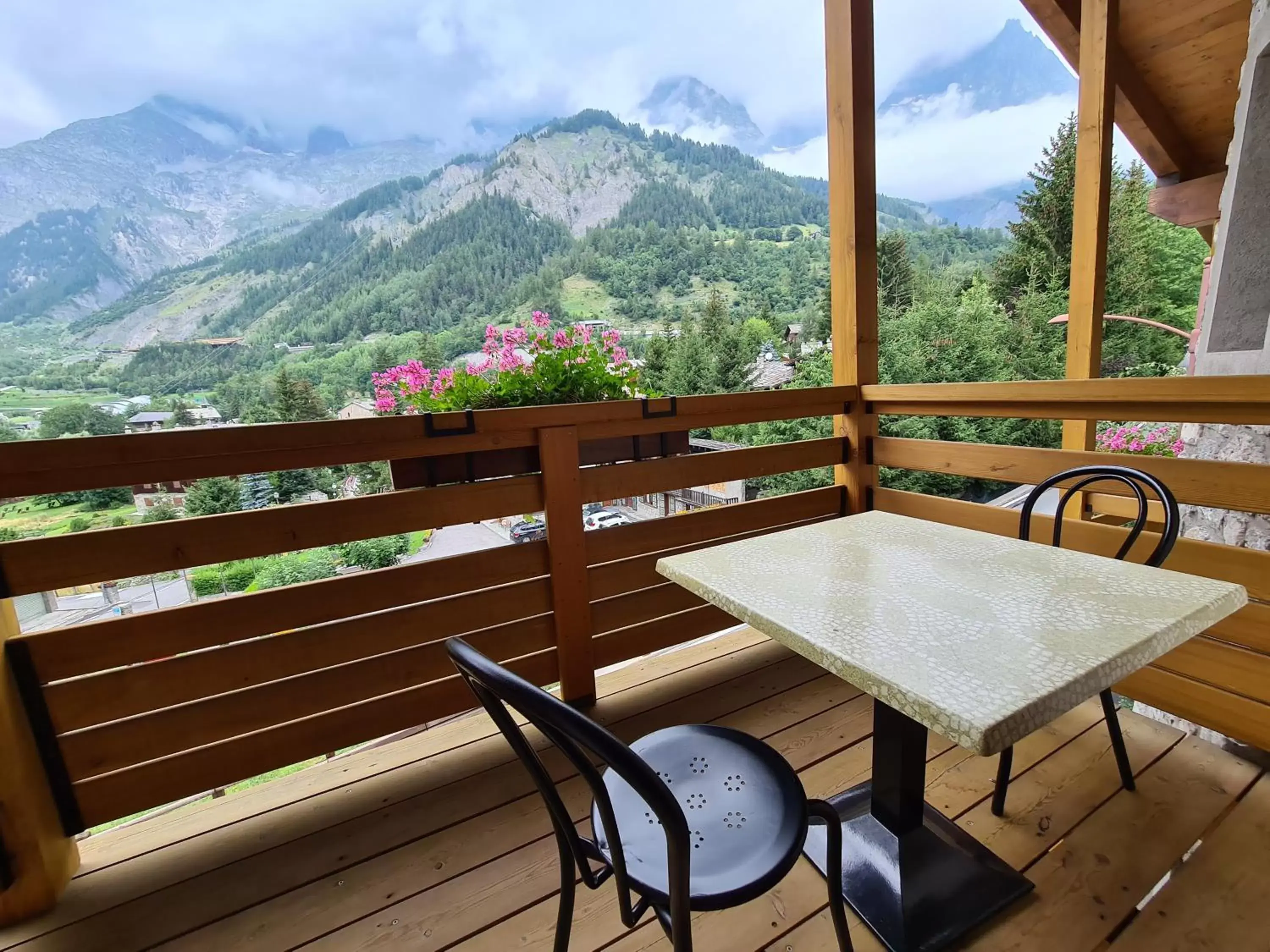 Balcony/Terrace, Mountain View in Hotel Aigle