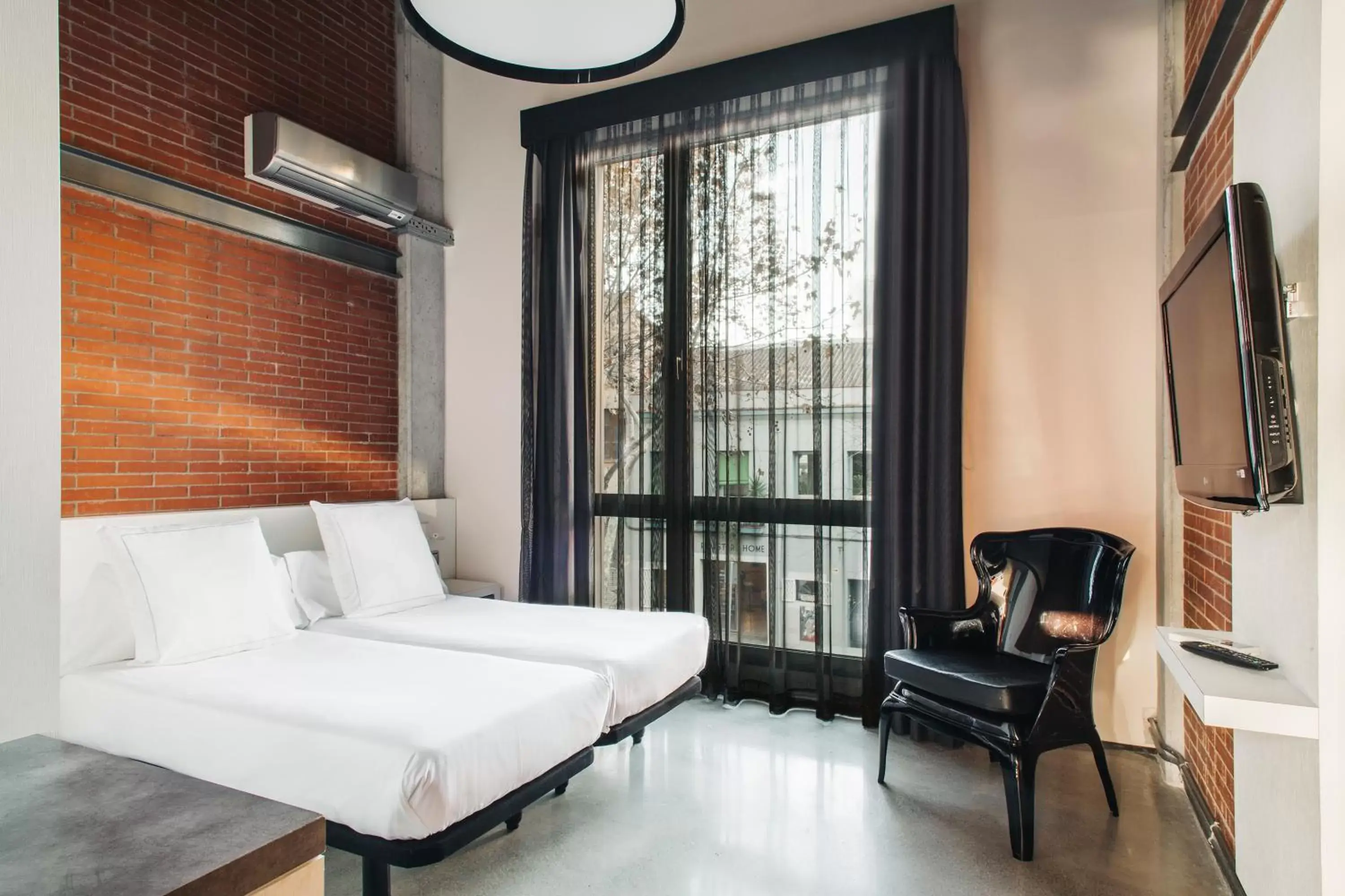 Bed in Barcelona Apartment Republica