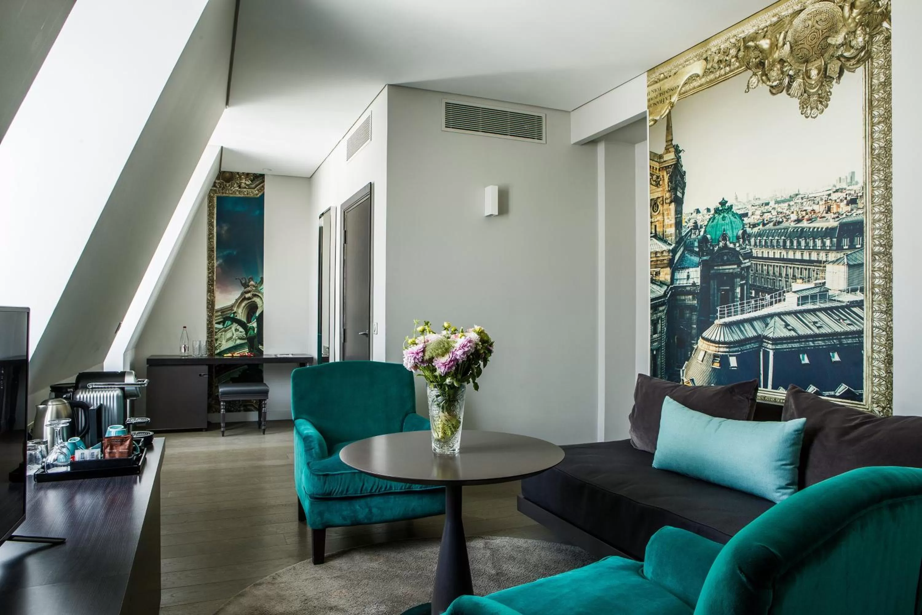 Photo of the whole room in Hotel Indigo Paris - Opera by IHG