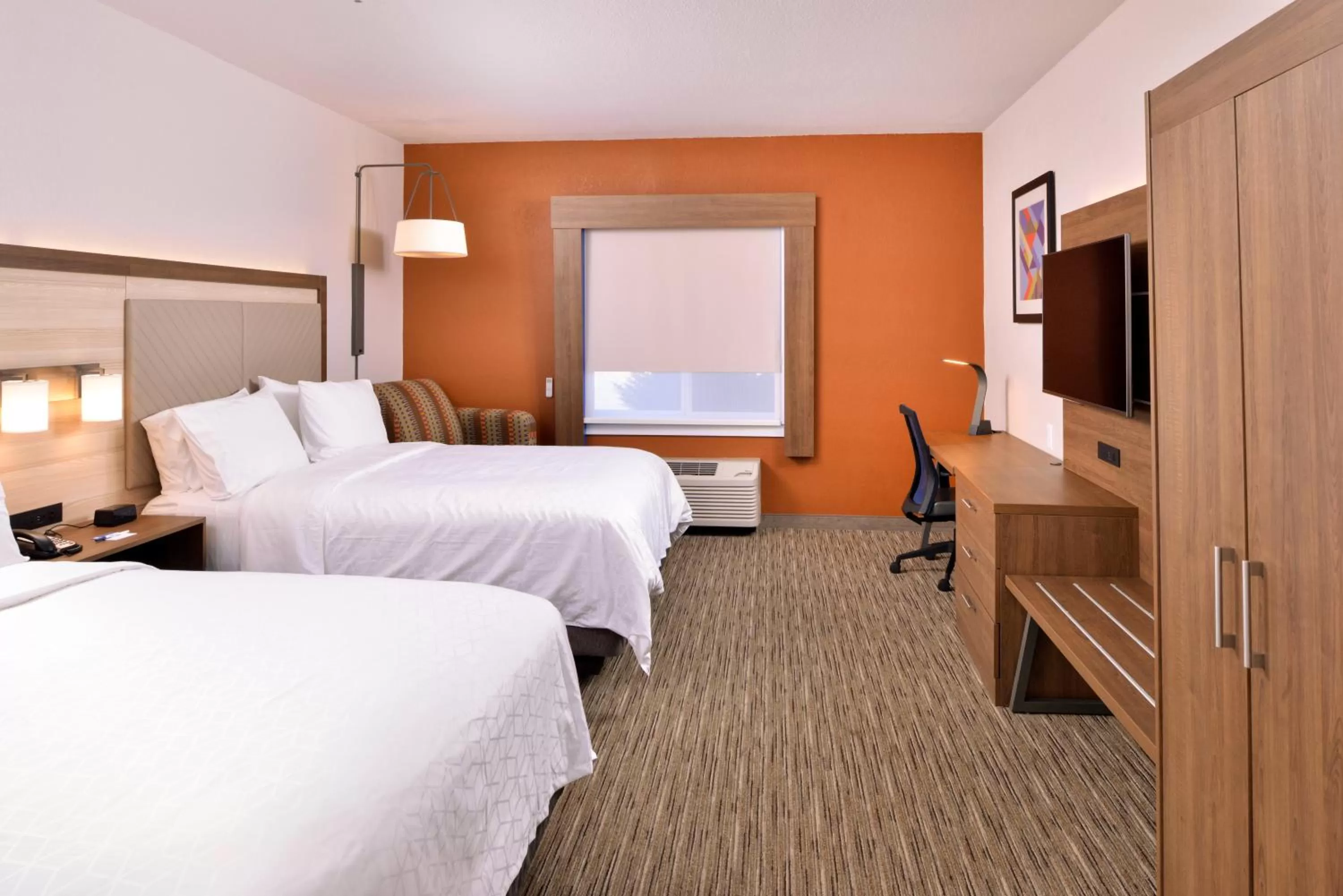 Photo of the whole room, Bed in Holiday Inn Express Hotel & Suites Arcata/Eureka-Airport Area by IHG