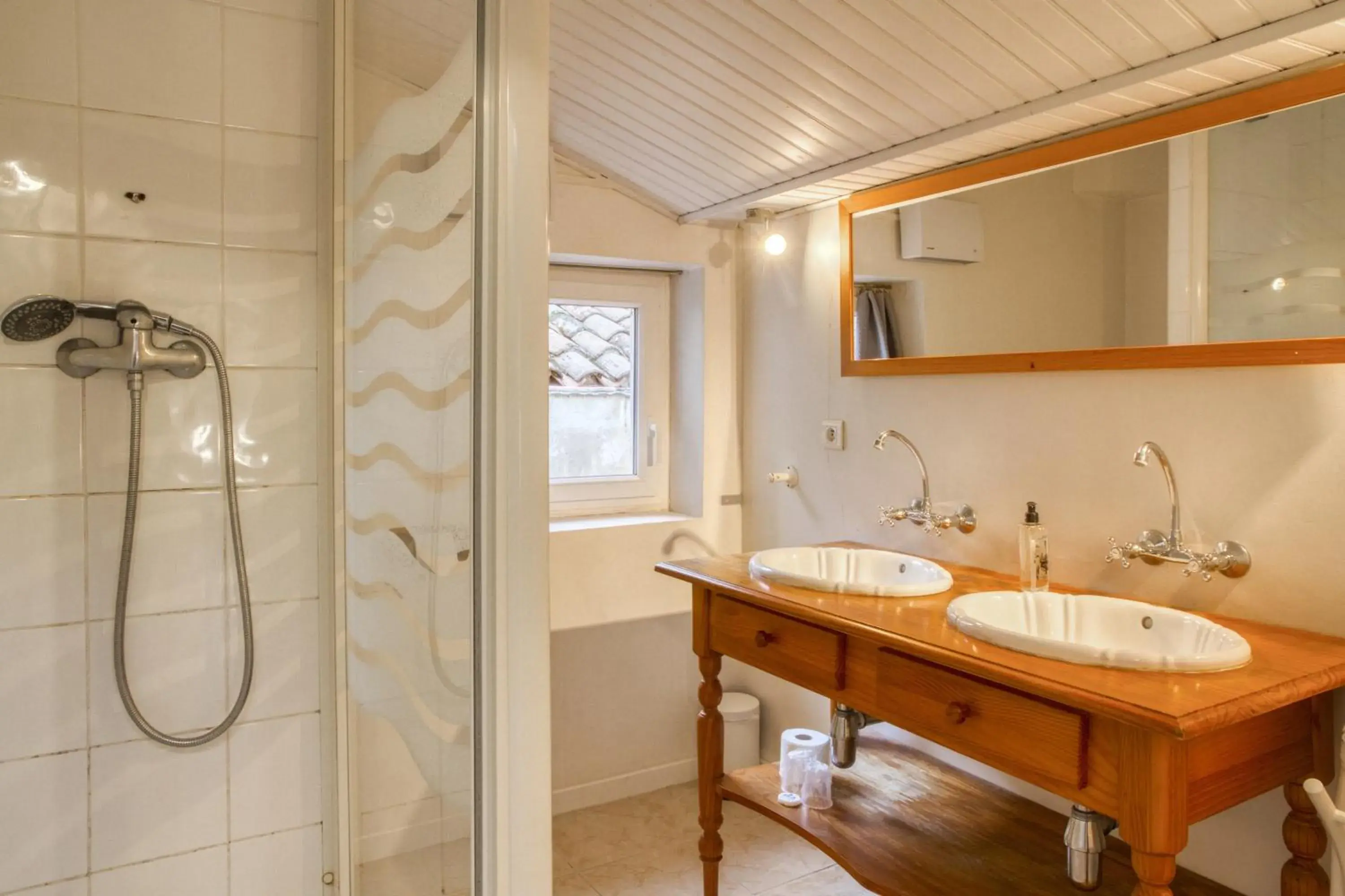 Bathroom in Hotel Boquier