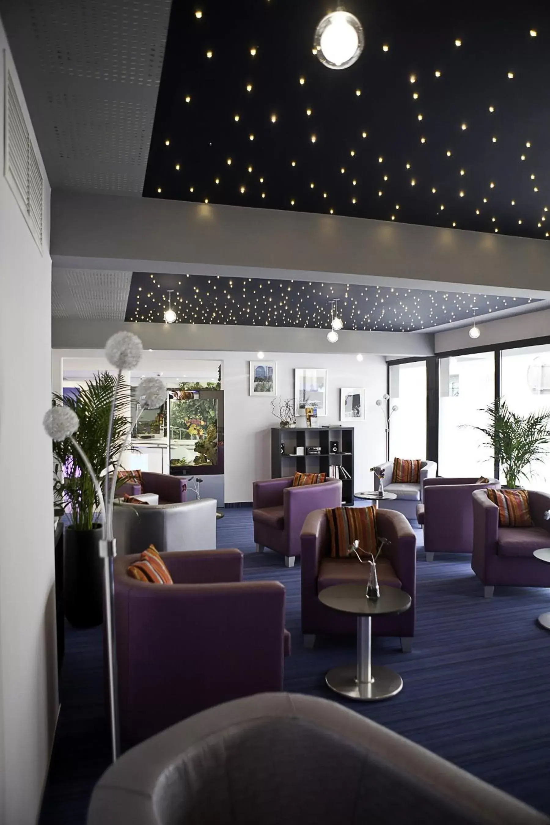 Lounge or bar, Lounge/Bar in Privilège Hôtel & Apparts Eurociel Centre Comédie