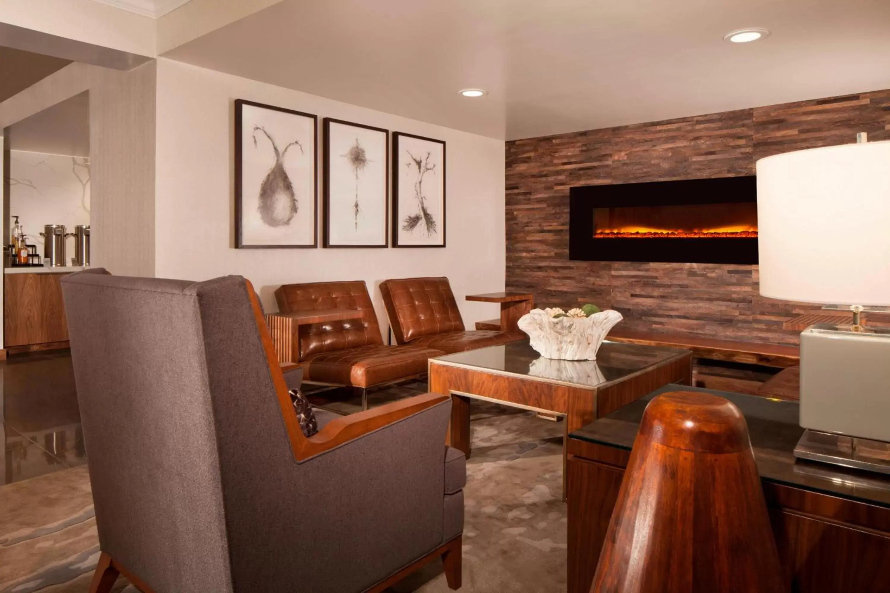 Lounge or bar, Seating Area in Omaha Marriott