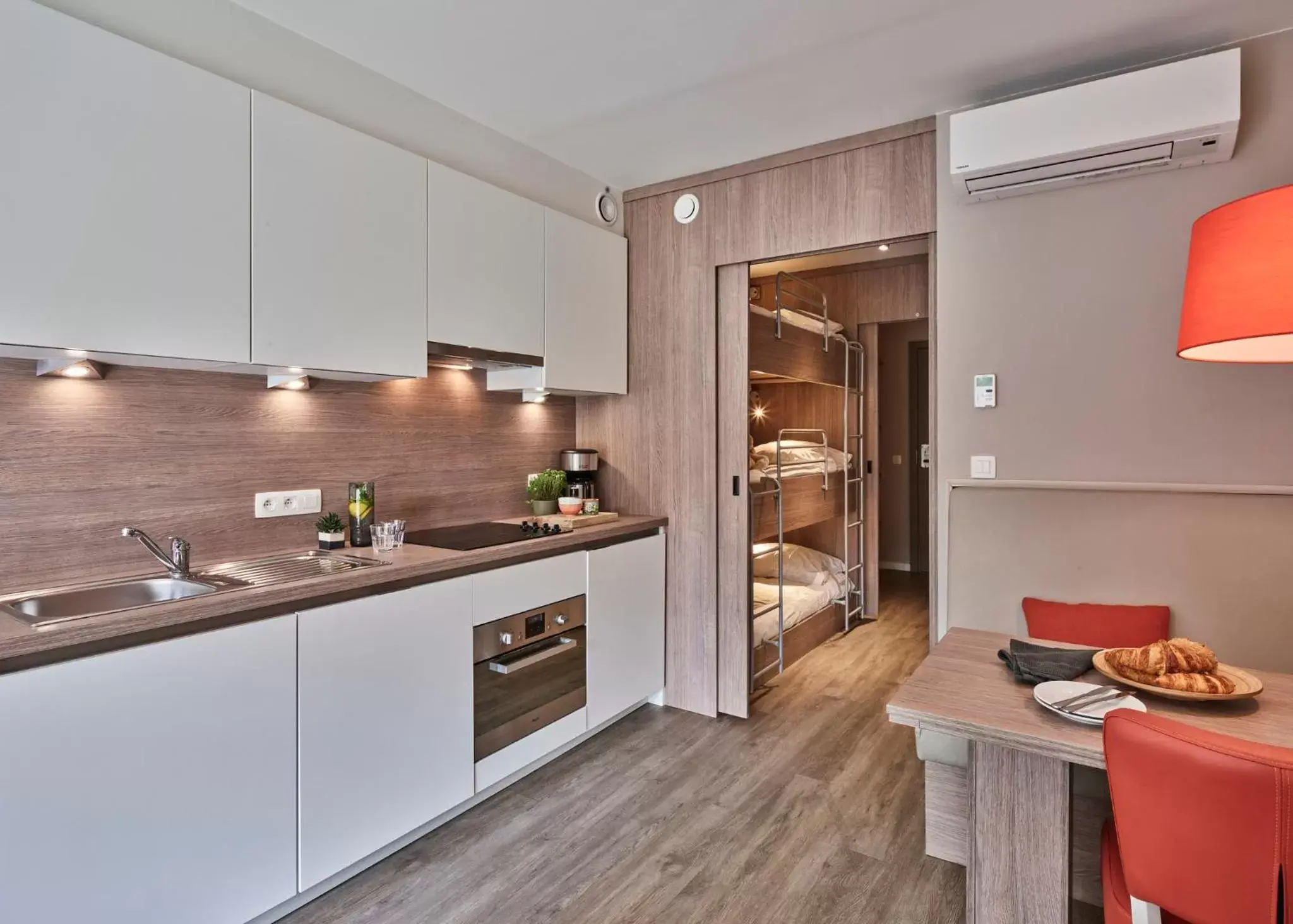 Family Apartment - 5p | 2 Sleeping corners | Double Bed - Triple Bunk Bed in Green Resort Limburg Family Apartment - 5p | 2 Sleeping corners | Double Bed - Triple Bunk Bed in Green Resort Limburg