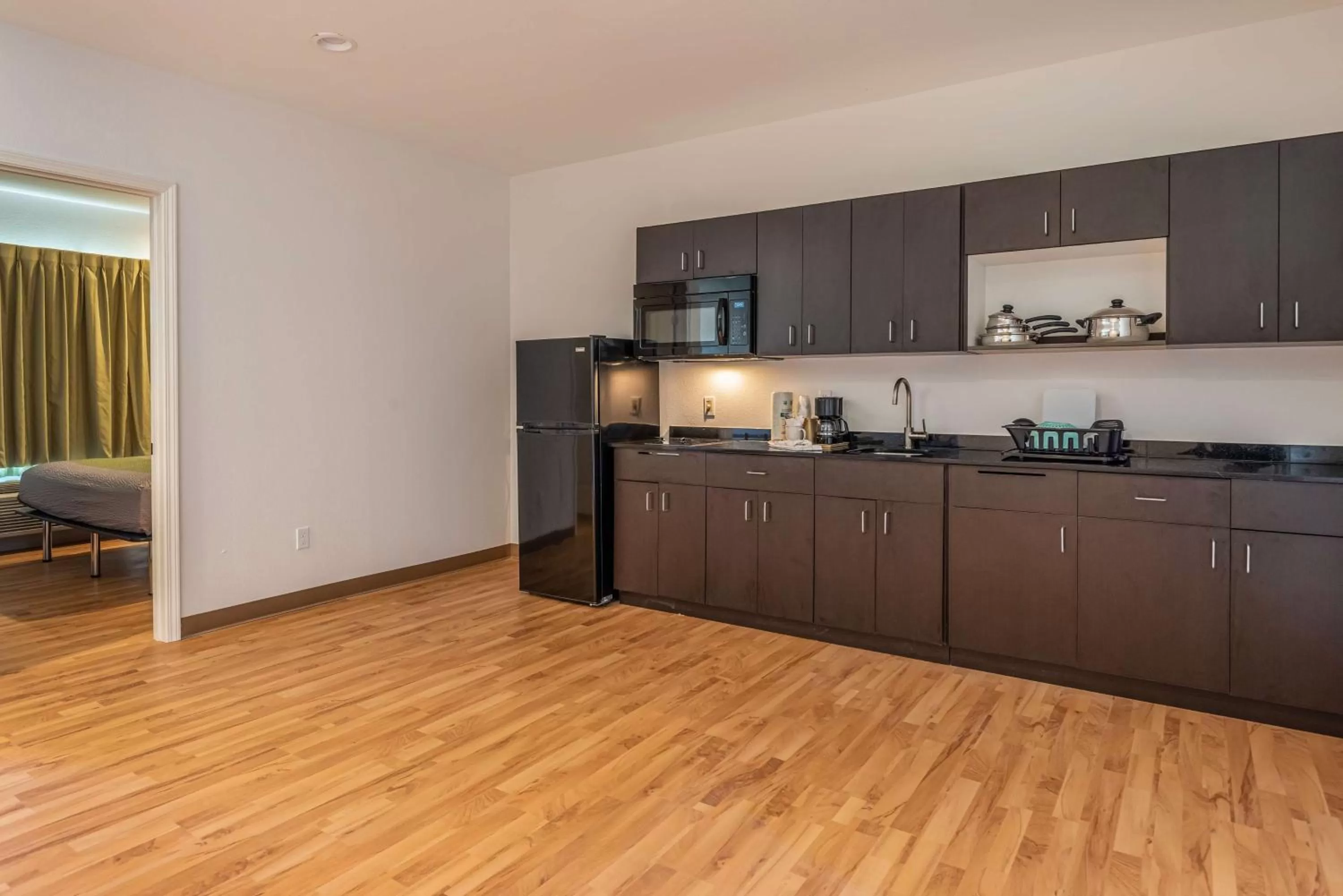 Kitchen or kitchenette in Studio 6 Lake Charles