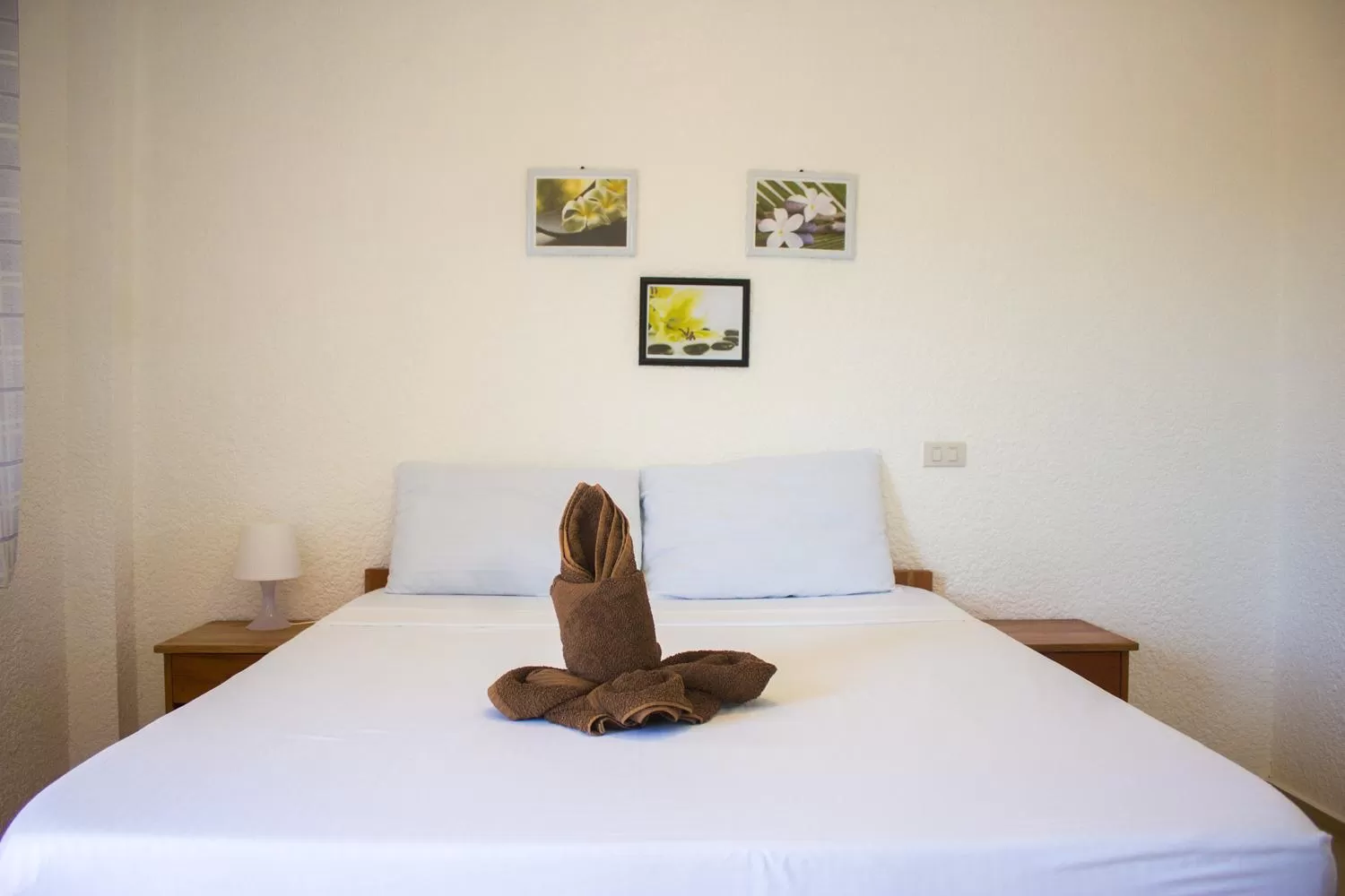 Bed in Jugalis Hotel and Restaurant