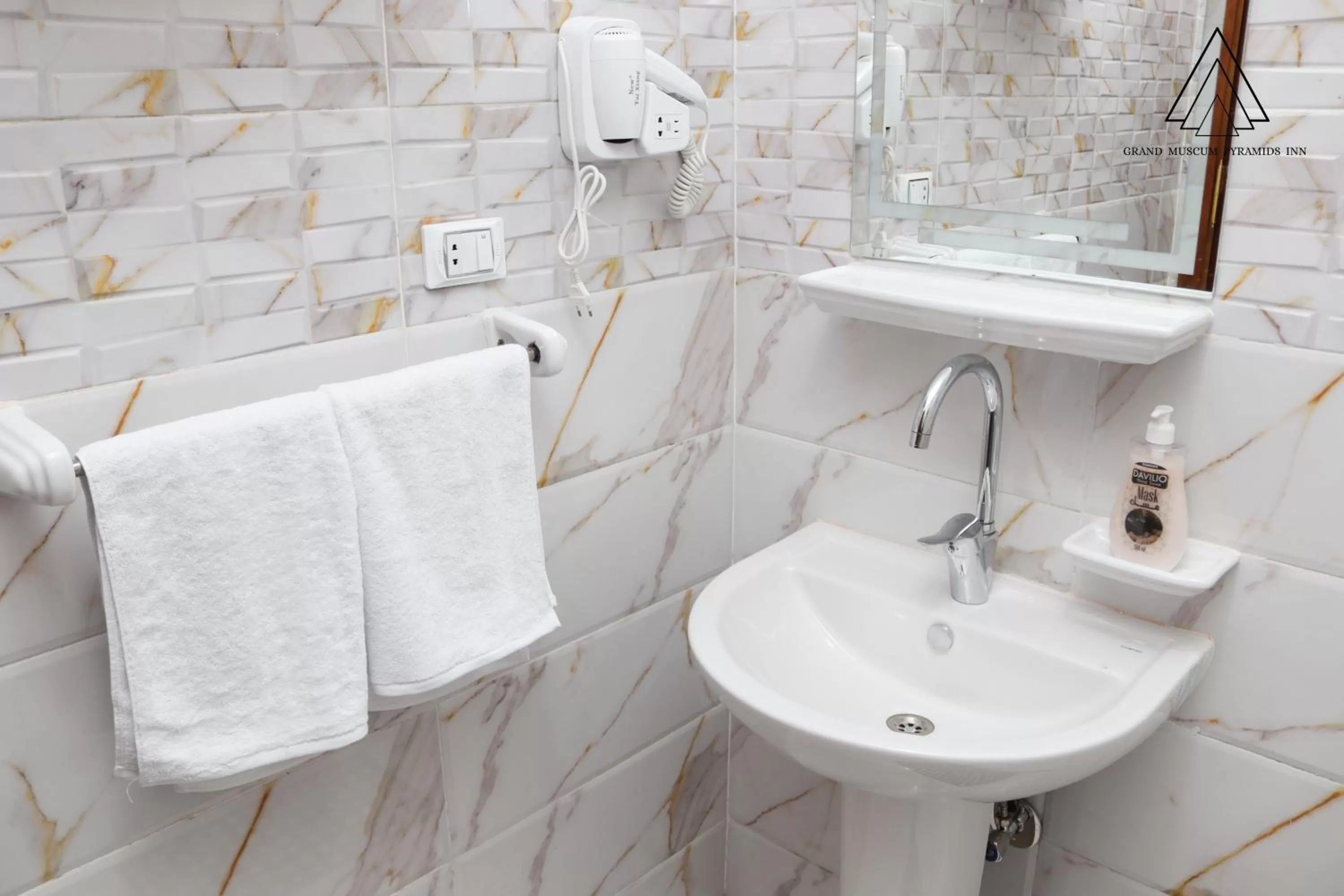 Bathroom in Grand Museum Pyramids Inn