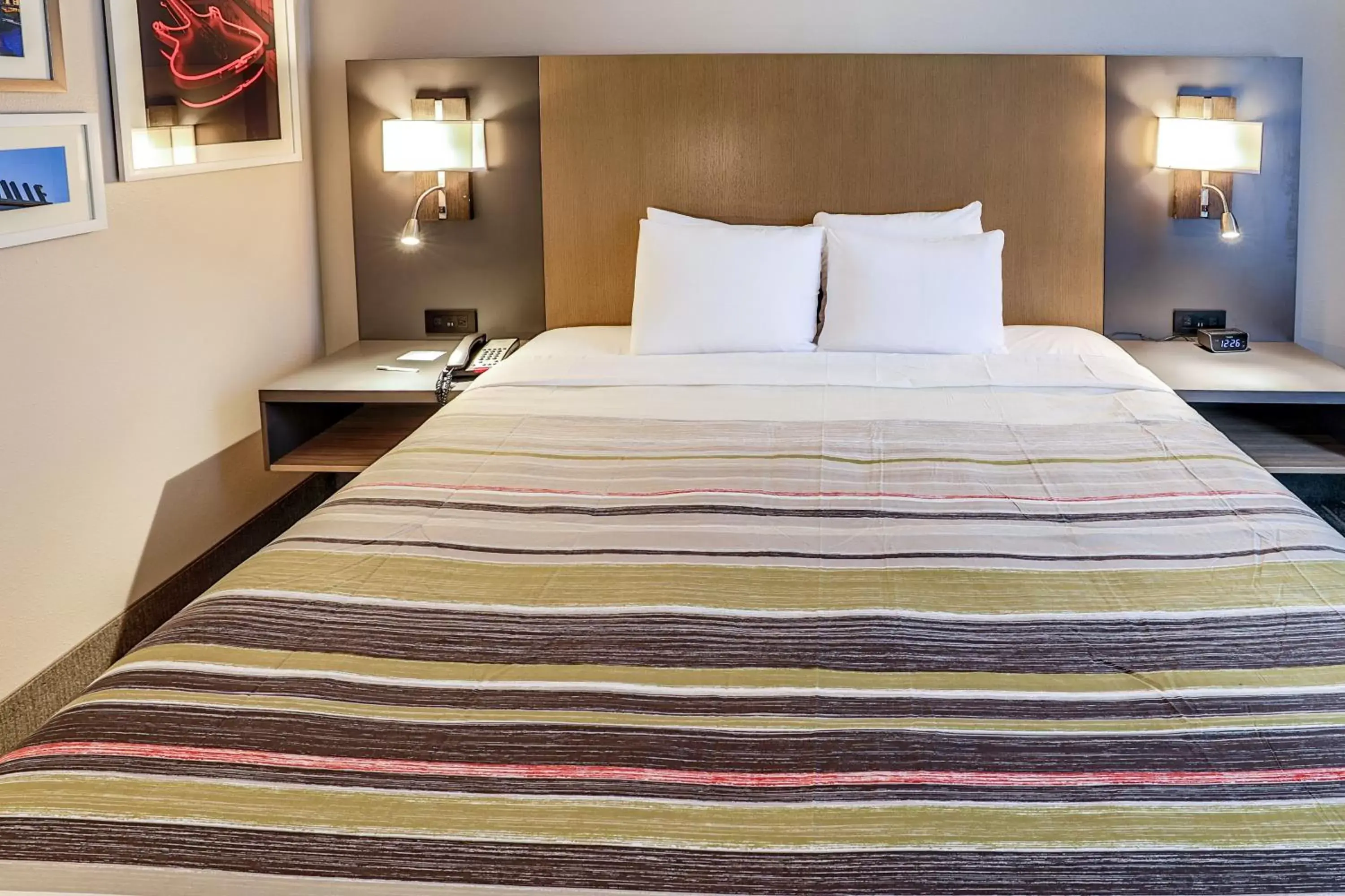 Bed in Country Inn & Suites by Radisson, Nashville Airport, TN