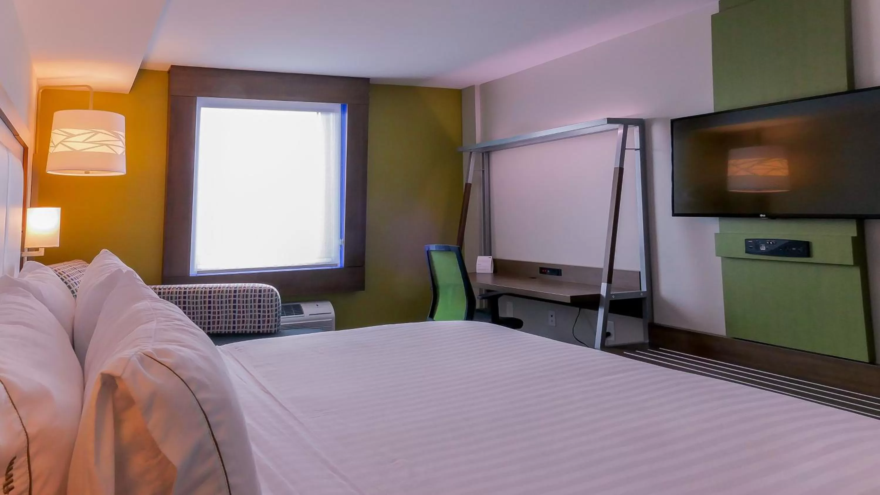 Photo of the whole room, Bed in Holiday Inn Express & Suites Miami Airport East by IHG