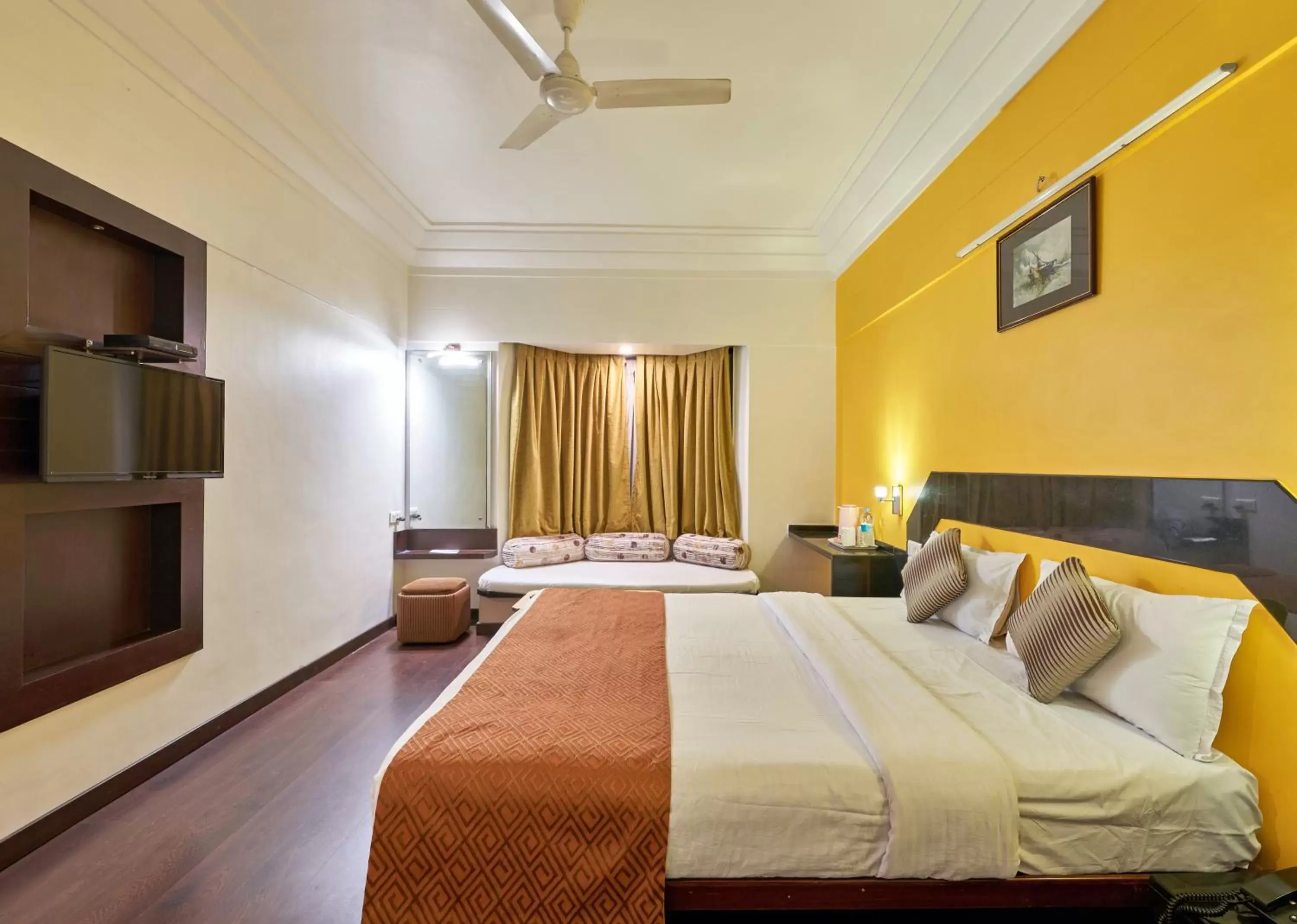 Bedroom, Bed in Hotel Vrishali Executive