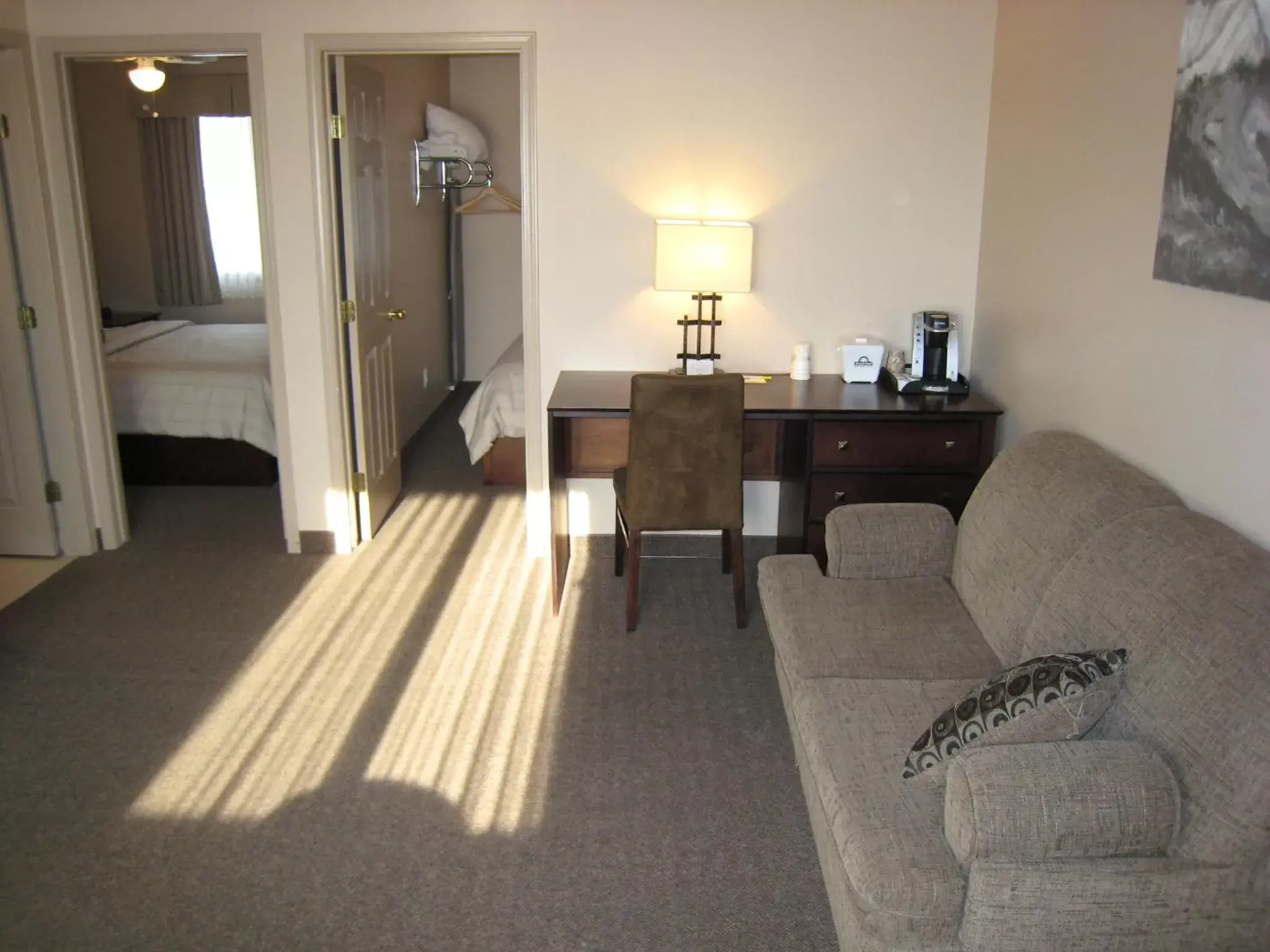 Living room, Seating Area in Days Inn by Wyndham Golden