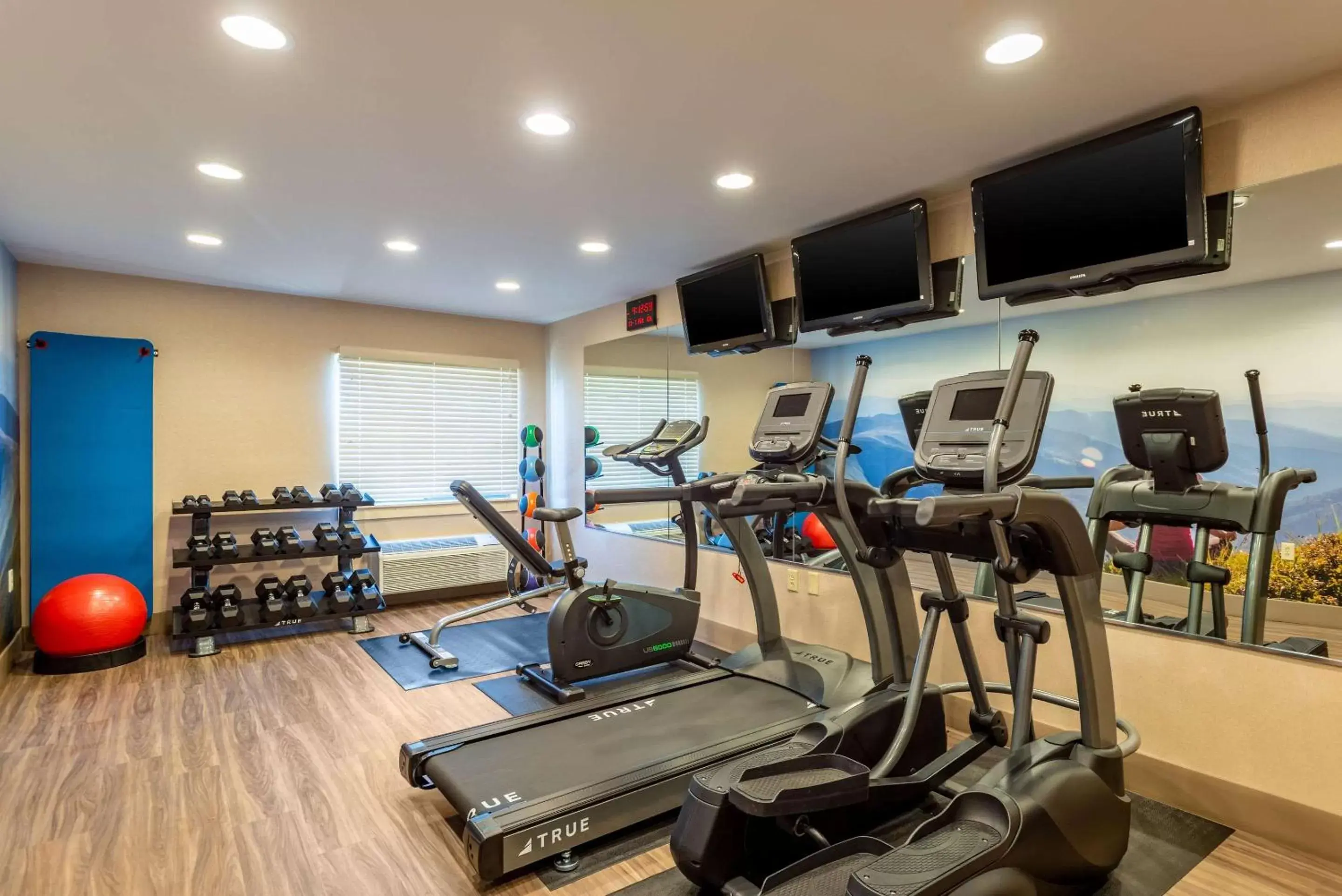 Fitness centre/facilities in Clarion Pointe Harrisonburg Fitness centre/facilities in Clarion Pointe Harrisonburg