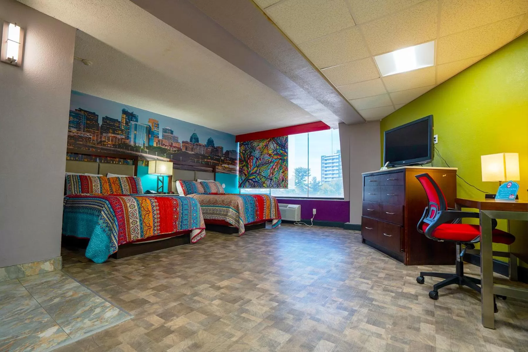 Bed in Philly Inn & Suites