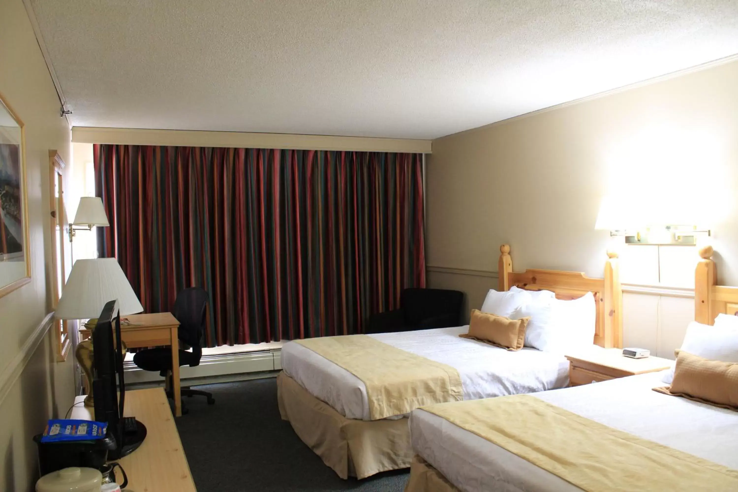 Photo of the whole room, Bed in Quality Inn & Suites