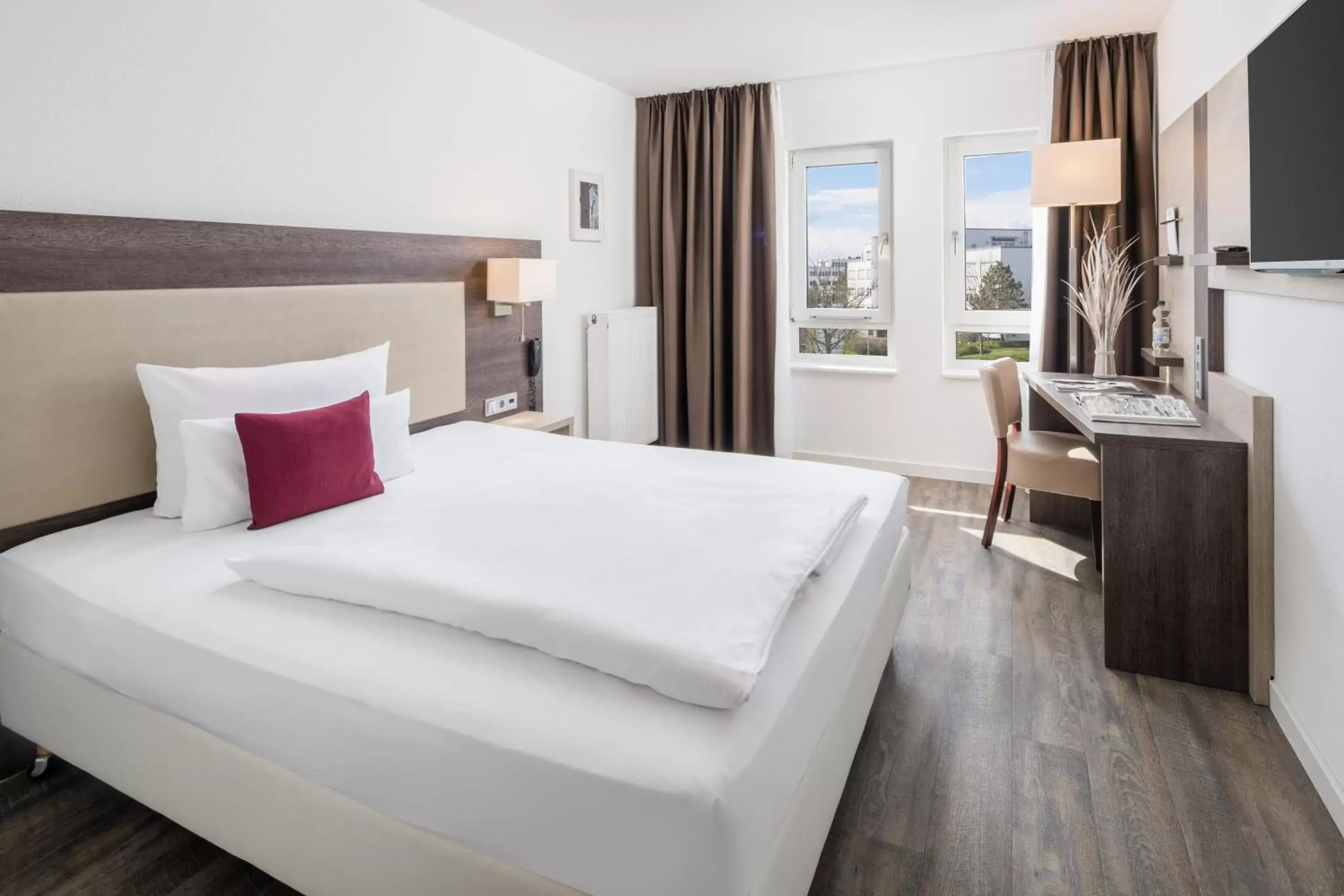 Photo of the whole room, Bed in Hotel Newton Karlsruhe Photo of the whole room, Bed in Hotel Newton Karlsruhe