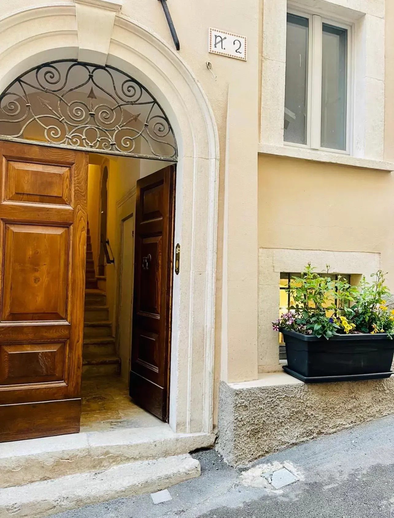 Property building, Facade/Entrance in B&B CORSO VITTORIO EMANUELE - Nel pieno centro storico