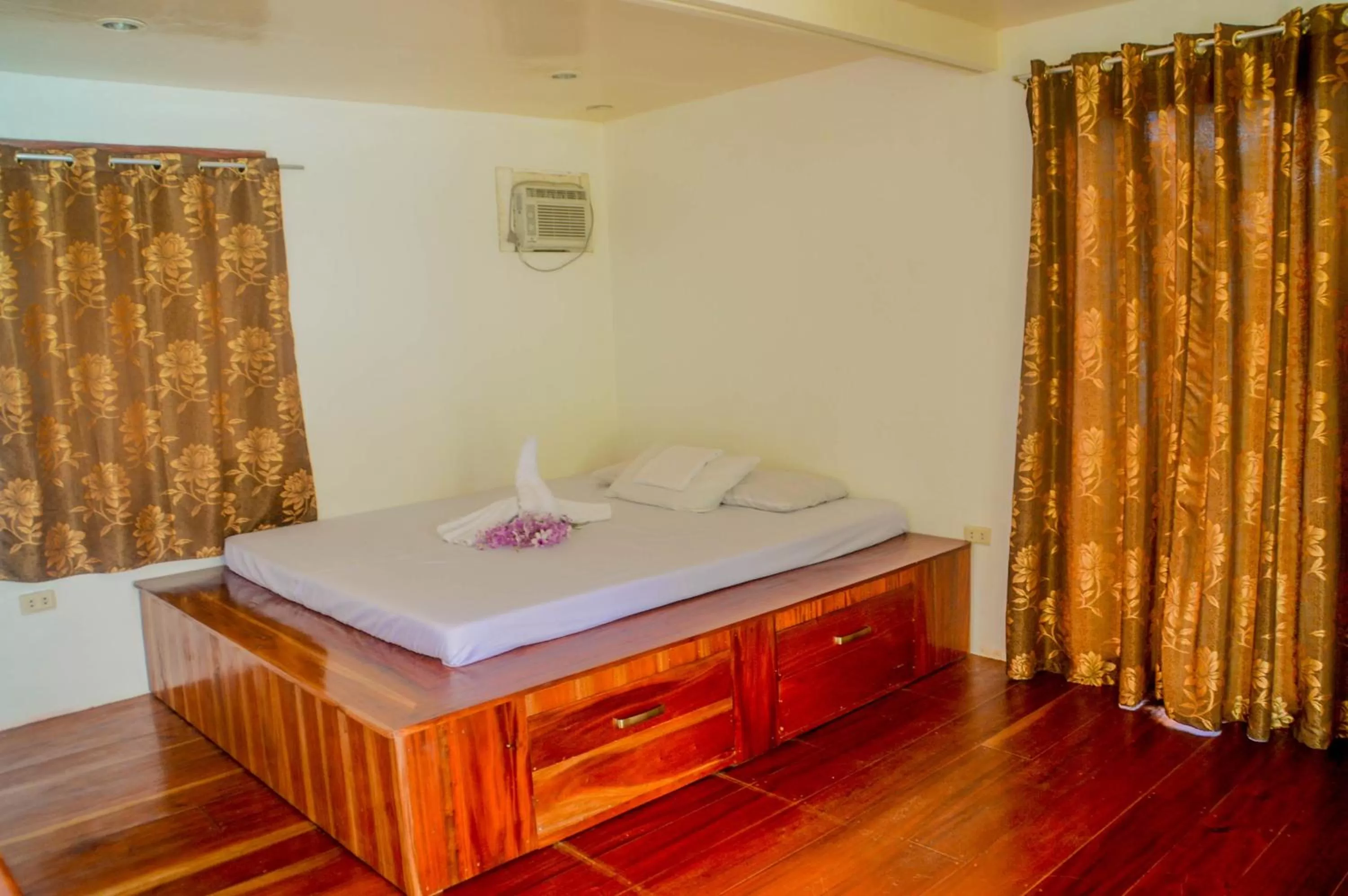 Bed in Camaya-an Paradise Beach Resort