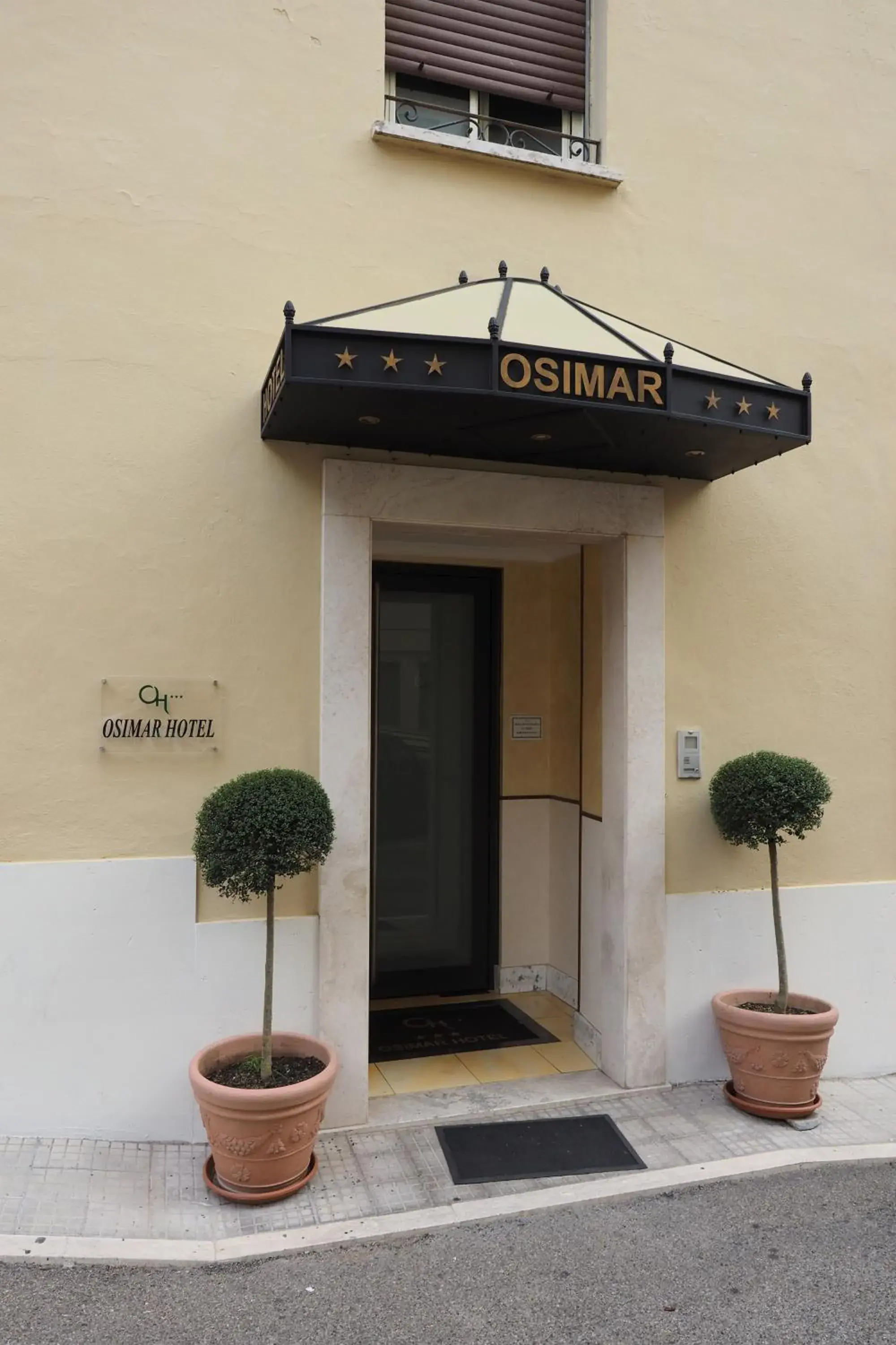 Facade/entrance in Hotel Osimar