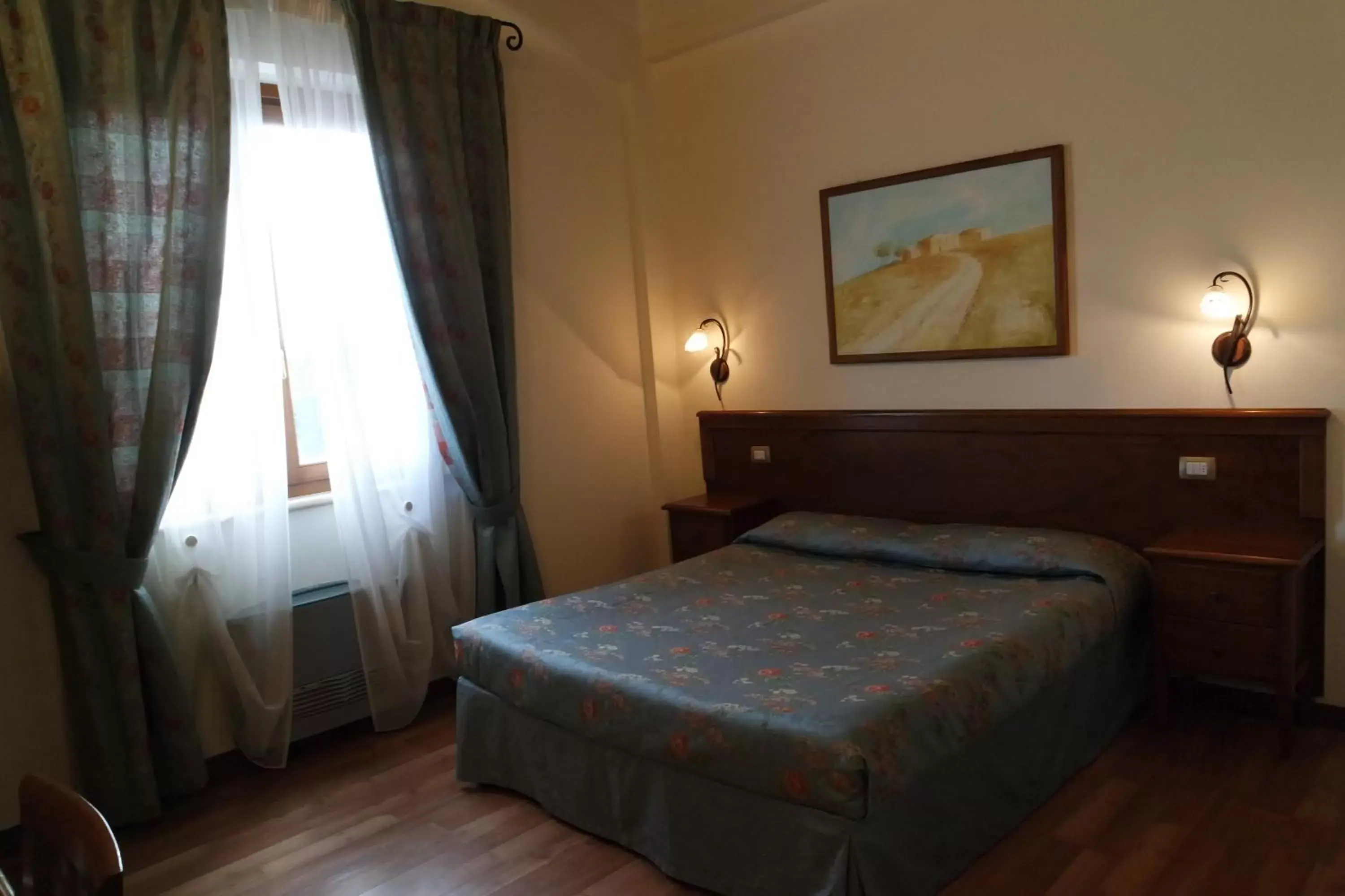 Photo of the whole room, Bed in Fonte Dei Tufi