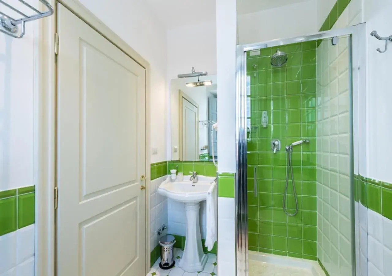 Shower, Bathroom in Relais Paradiso Resort & Spa