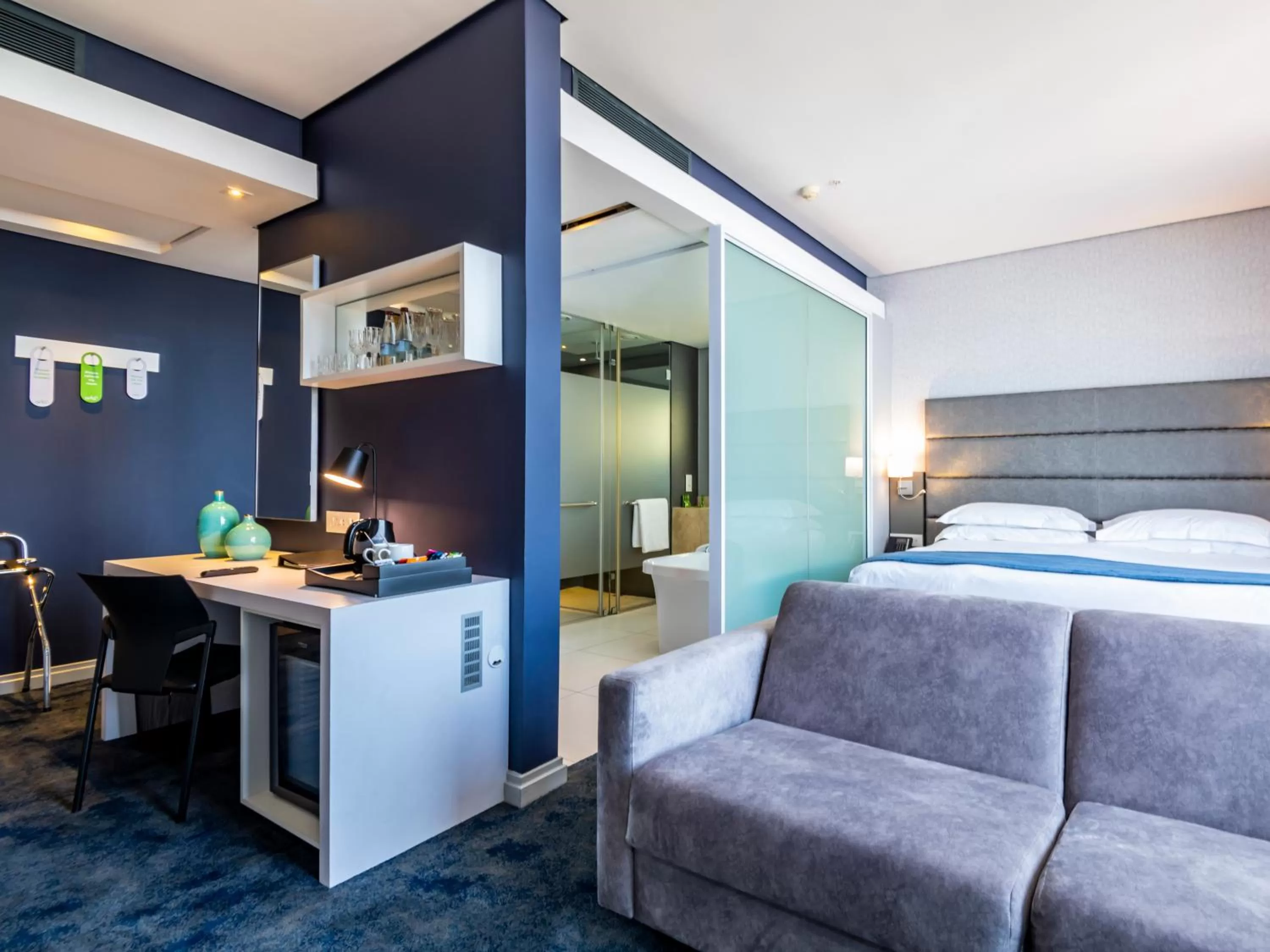 Bathroom, Bed in aha Gateway Hotel Umhlanga